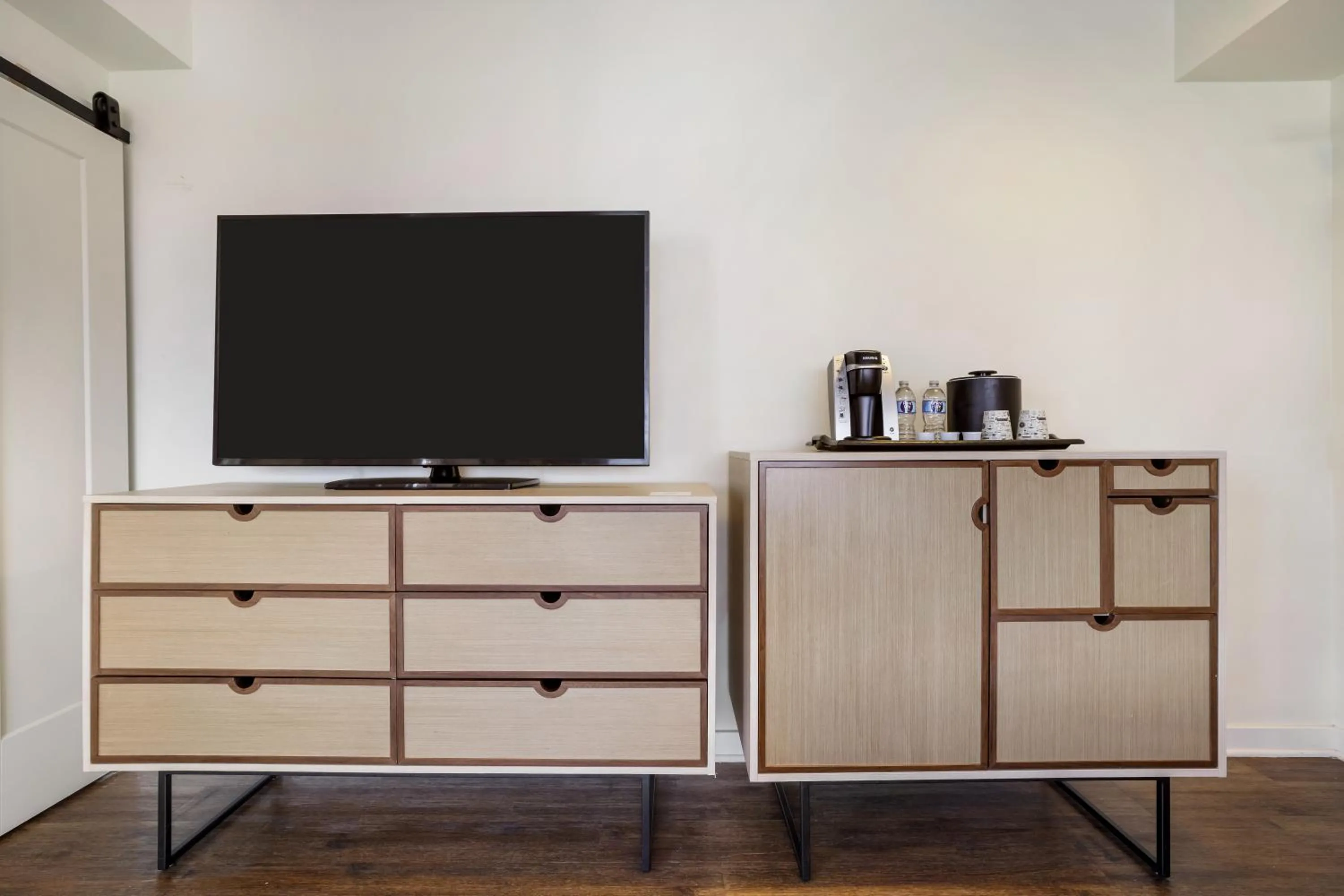 TV and multimedia in The Banyan Hotel Fort Myers, Tapestry Collection by Hilton