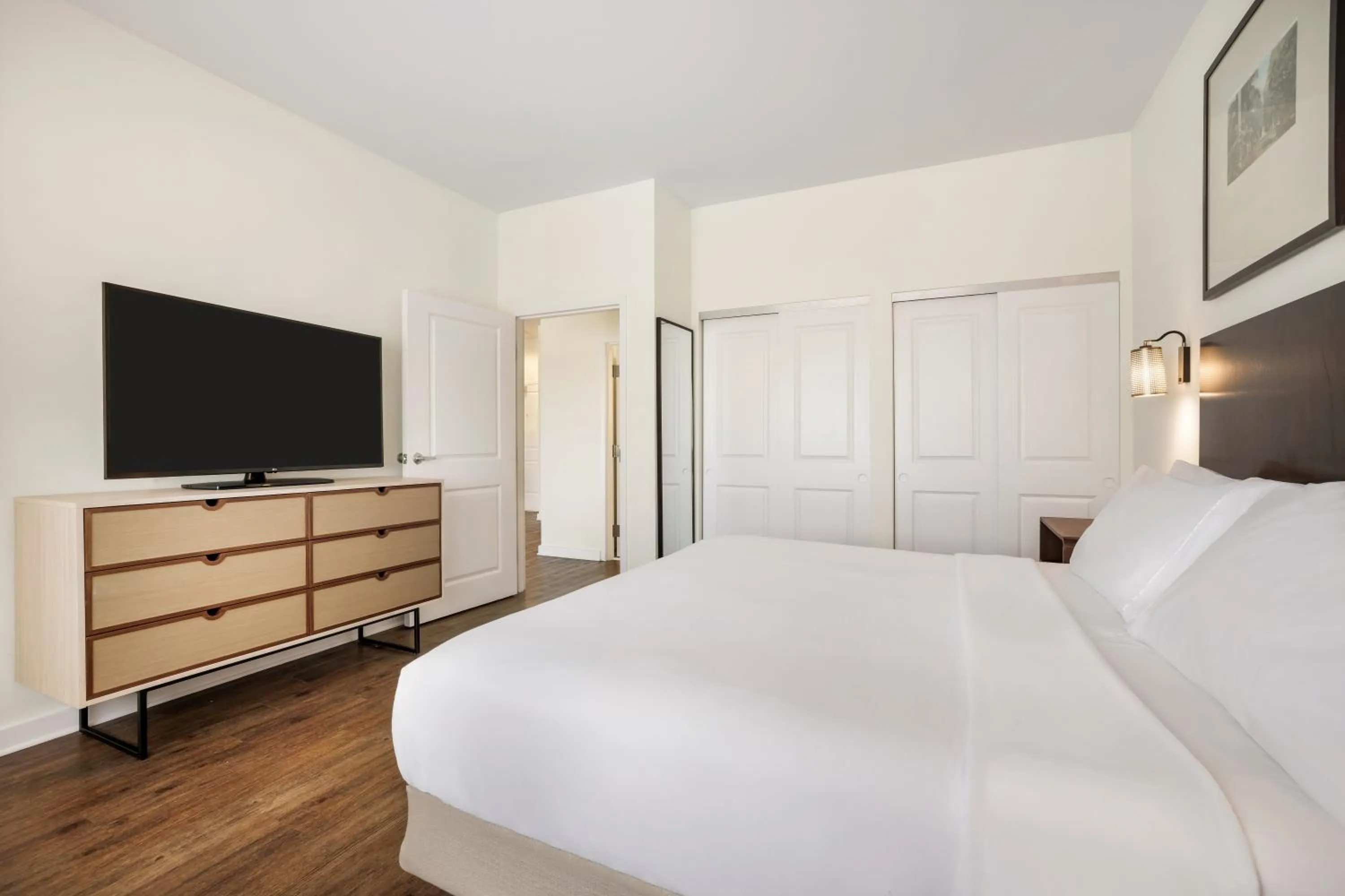 Bed in The Banyan Hotel Fort Myers, Tapestry Collection by Hilton