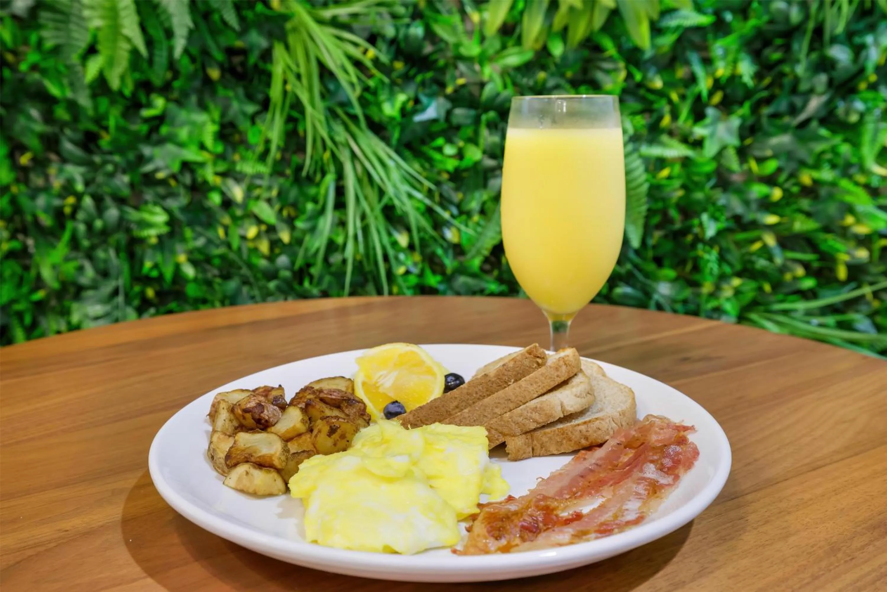 Breakfast in The Banyan Hotel Fort Myers, Tapestry Collection by Hilton