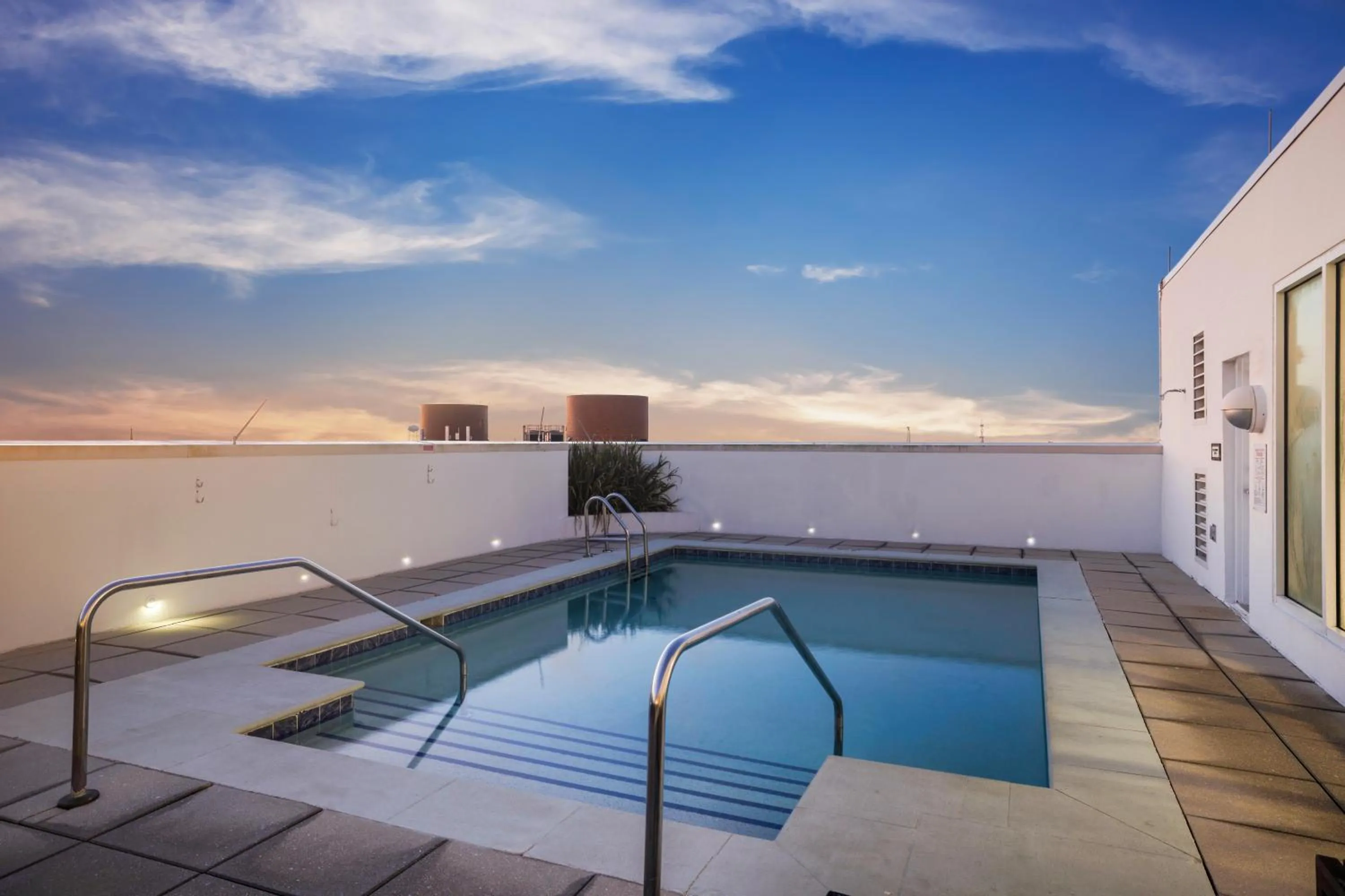 Swimming pool in The Banyan Hotel Fort Myers, Tapestry Collection by Hilton