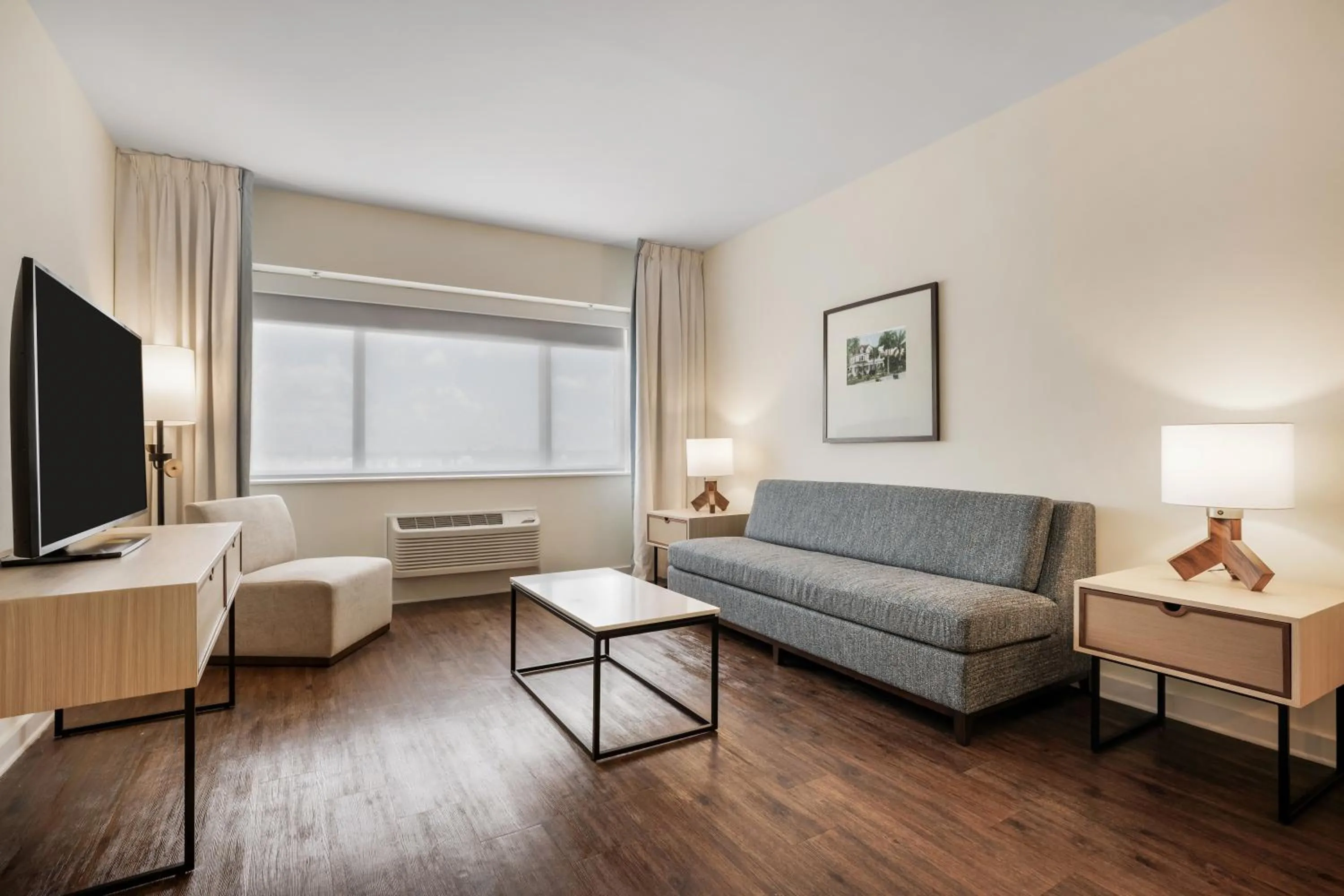 TV and multimedia in The Banyan Hotel Fort Myers, Tapestry Collection by Hilton