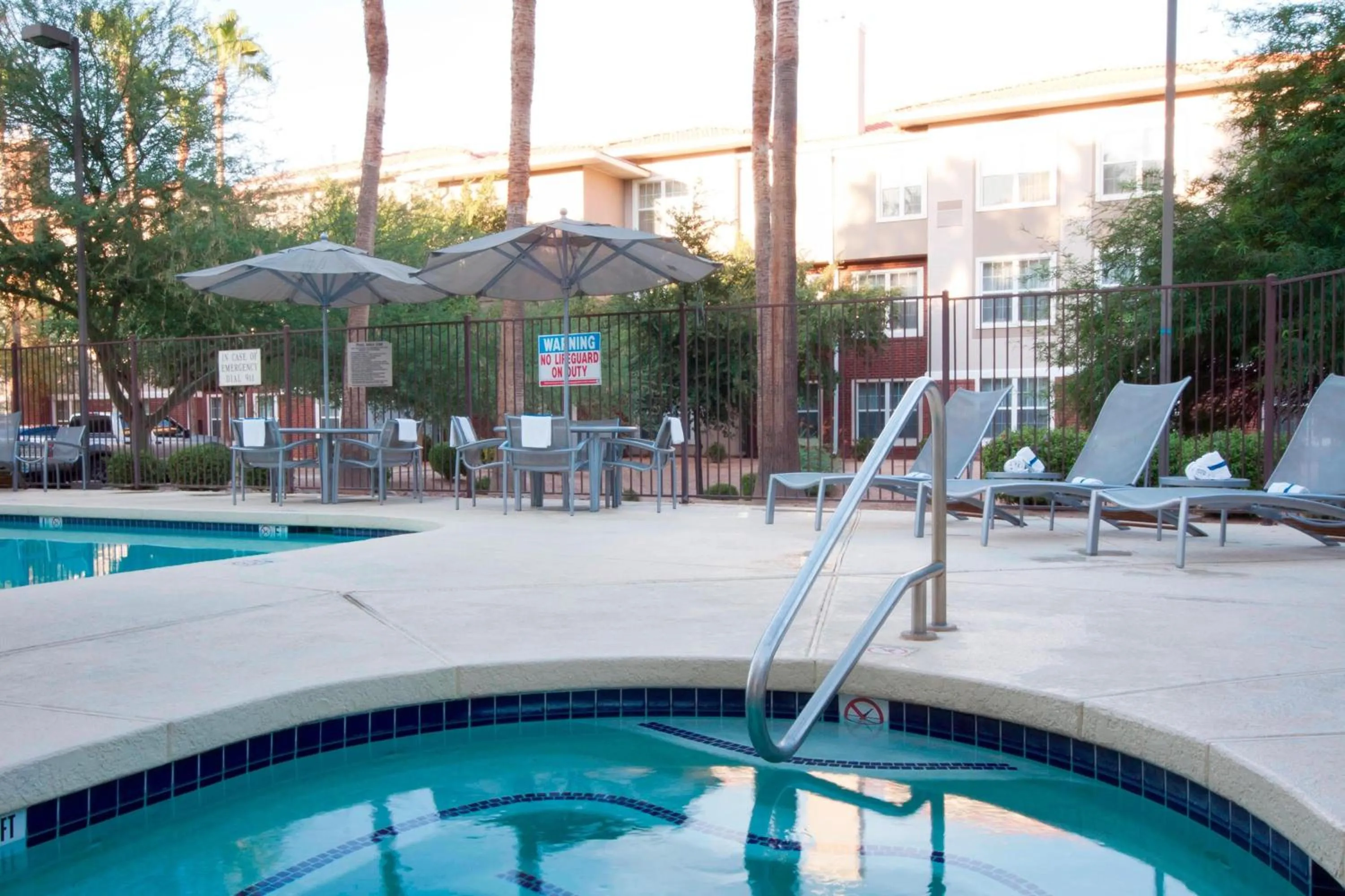 Swimming pool in SpringHill Suites Phoenix Chandler/Fashion Center