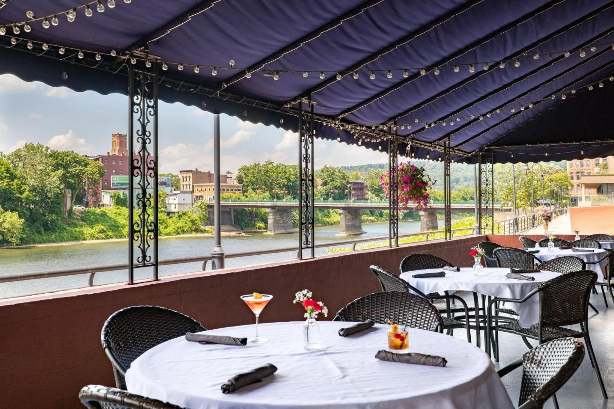 Restaurant/places to eat in Holiday Inn Binghamton-Downtown Hawley Street by IHG