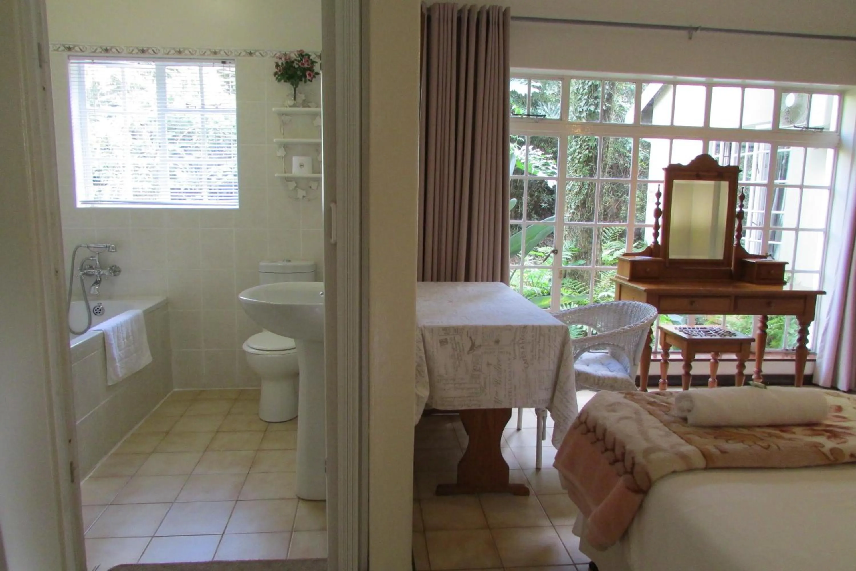 Bathroom in Bancroft B&B