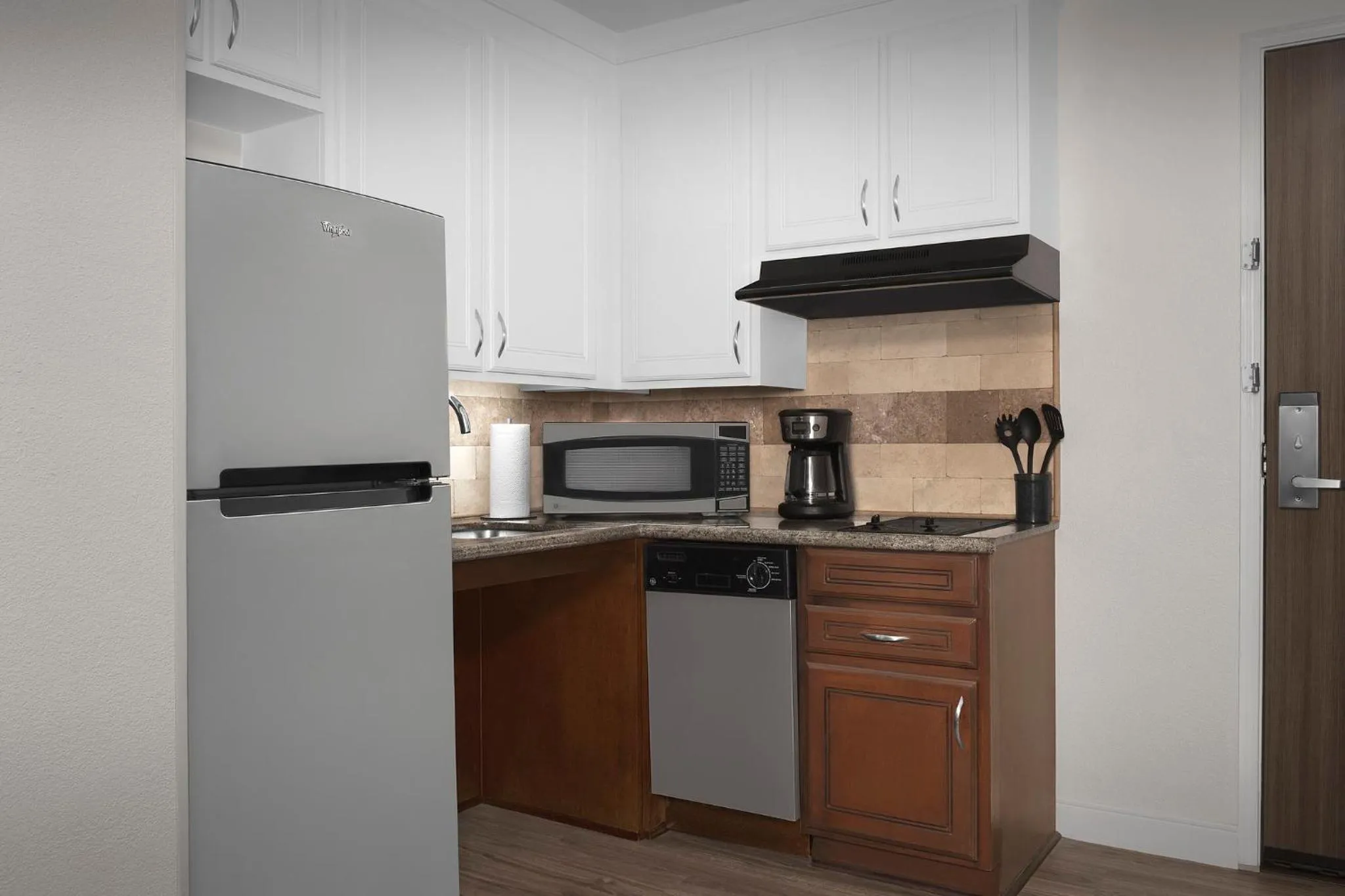 Photo of the whole room in Staybridge Suites Columbia by IHG