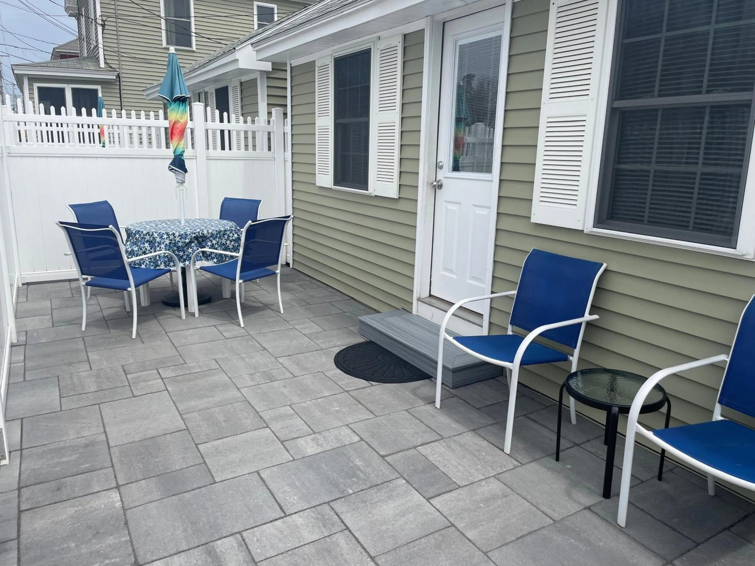 Patio in Moontide Motel, Apartments, and Cabins