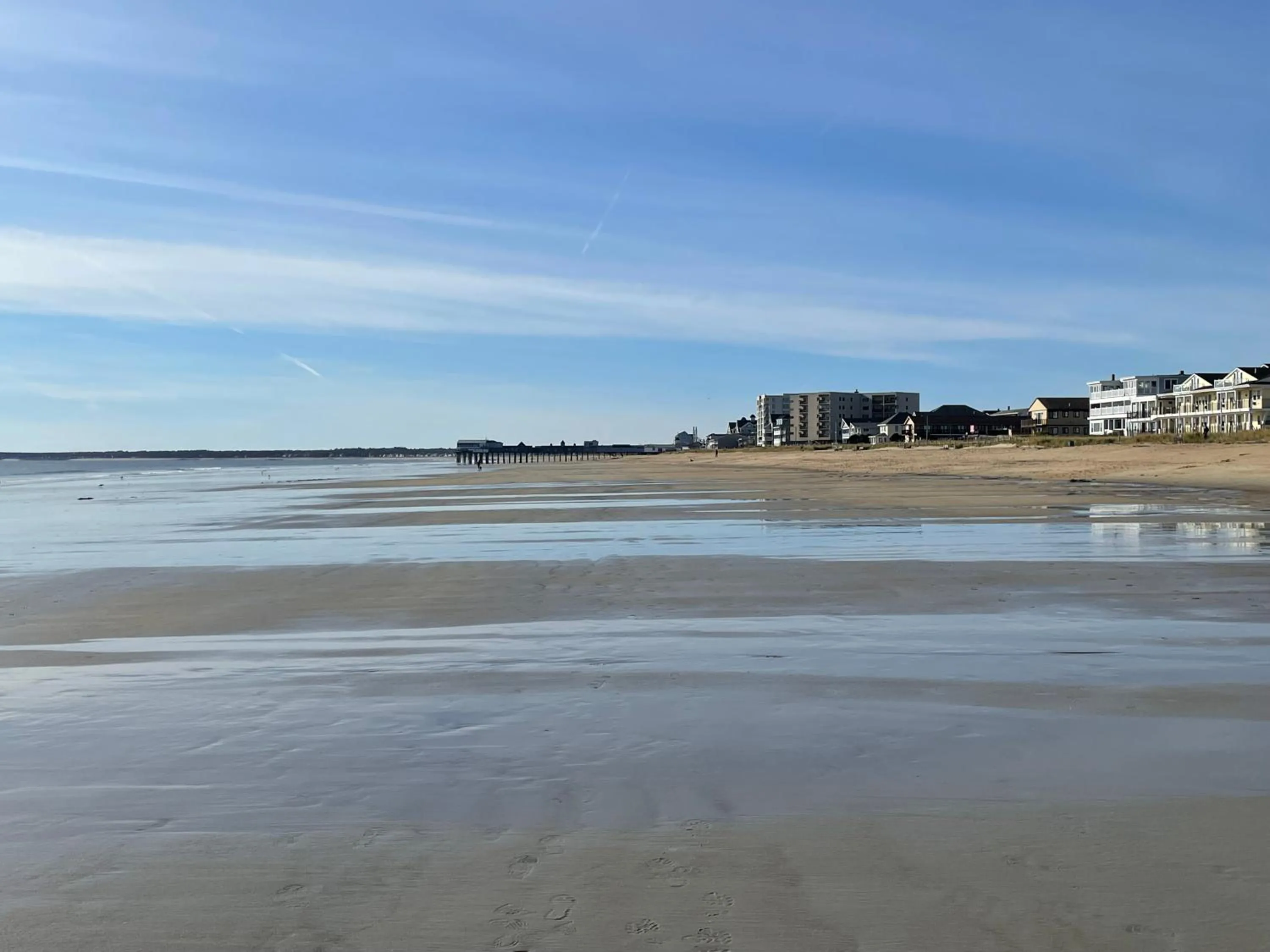 Beach in Moontide Motel, Apartments, and Cabins