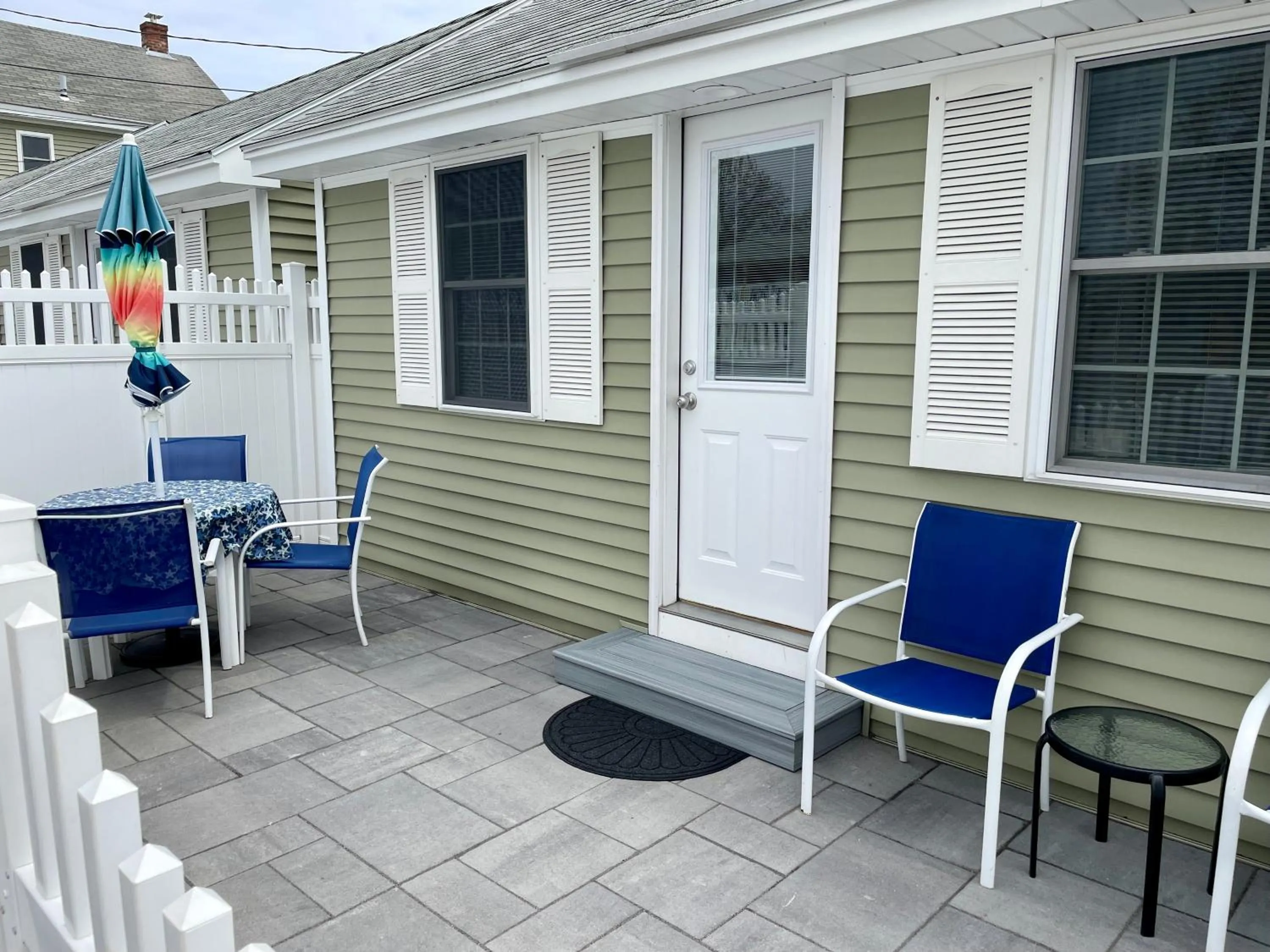 Patio in Moontide Motel, Apartments, and Cabins