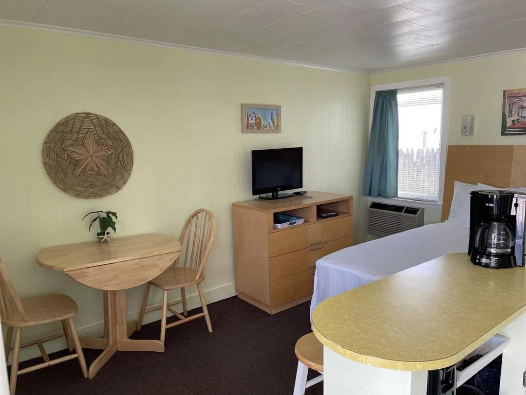 Bedroom in Moontide Motel, Apartments, and Cabins