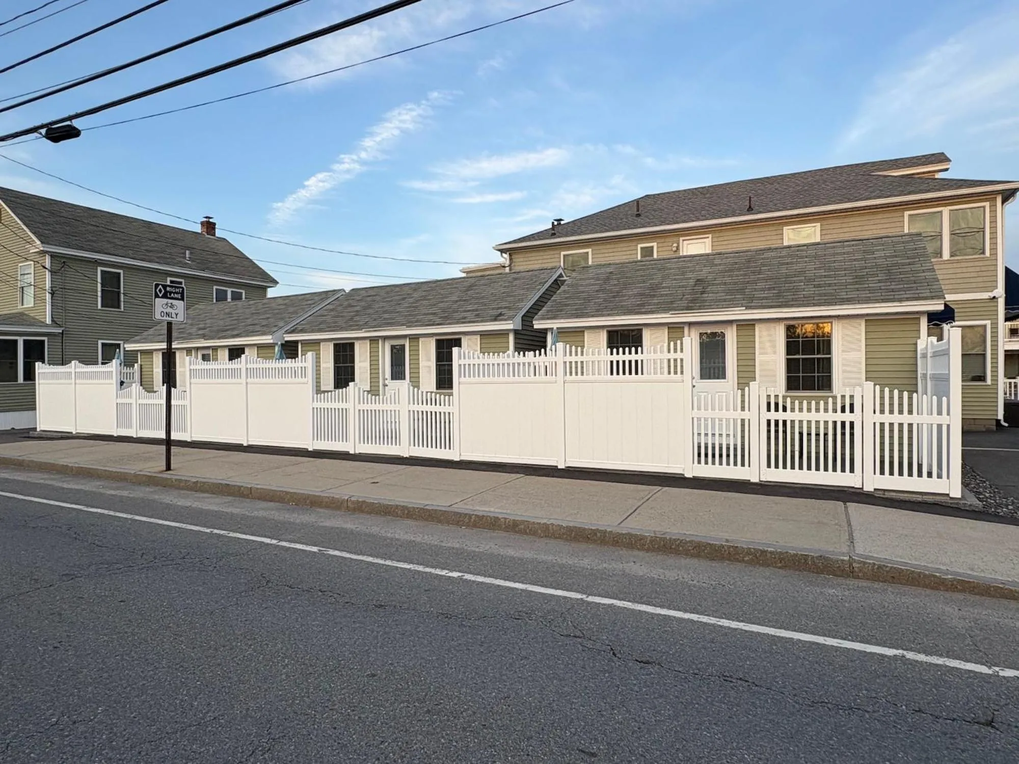Property building in Moontide Motel, Apartments, and Cabins