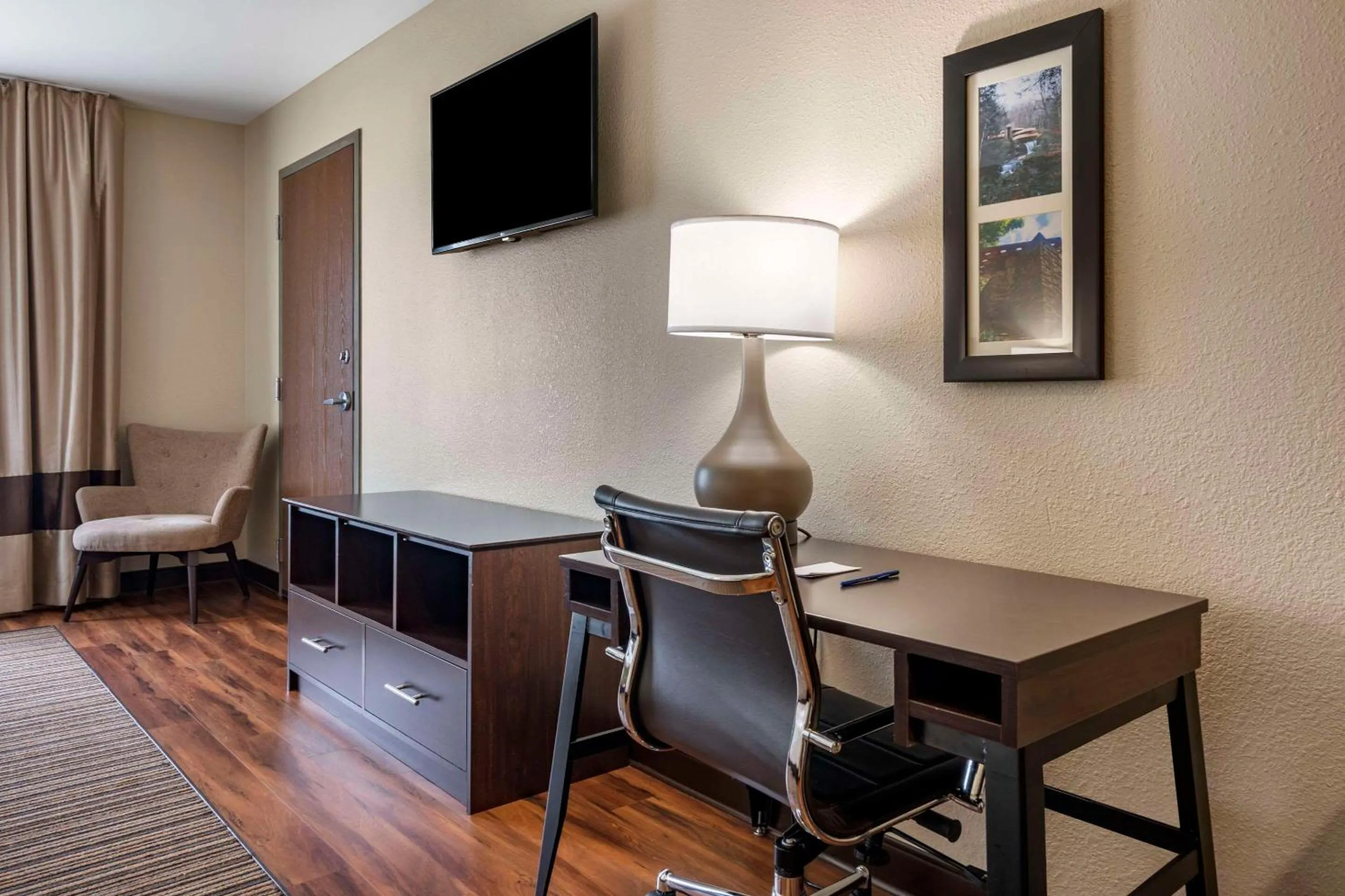 Bedroom in Comfort Inn Connellsville Riverview