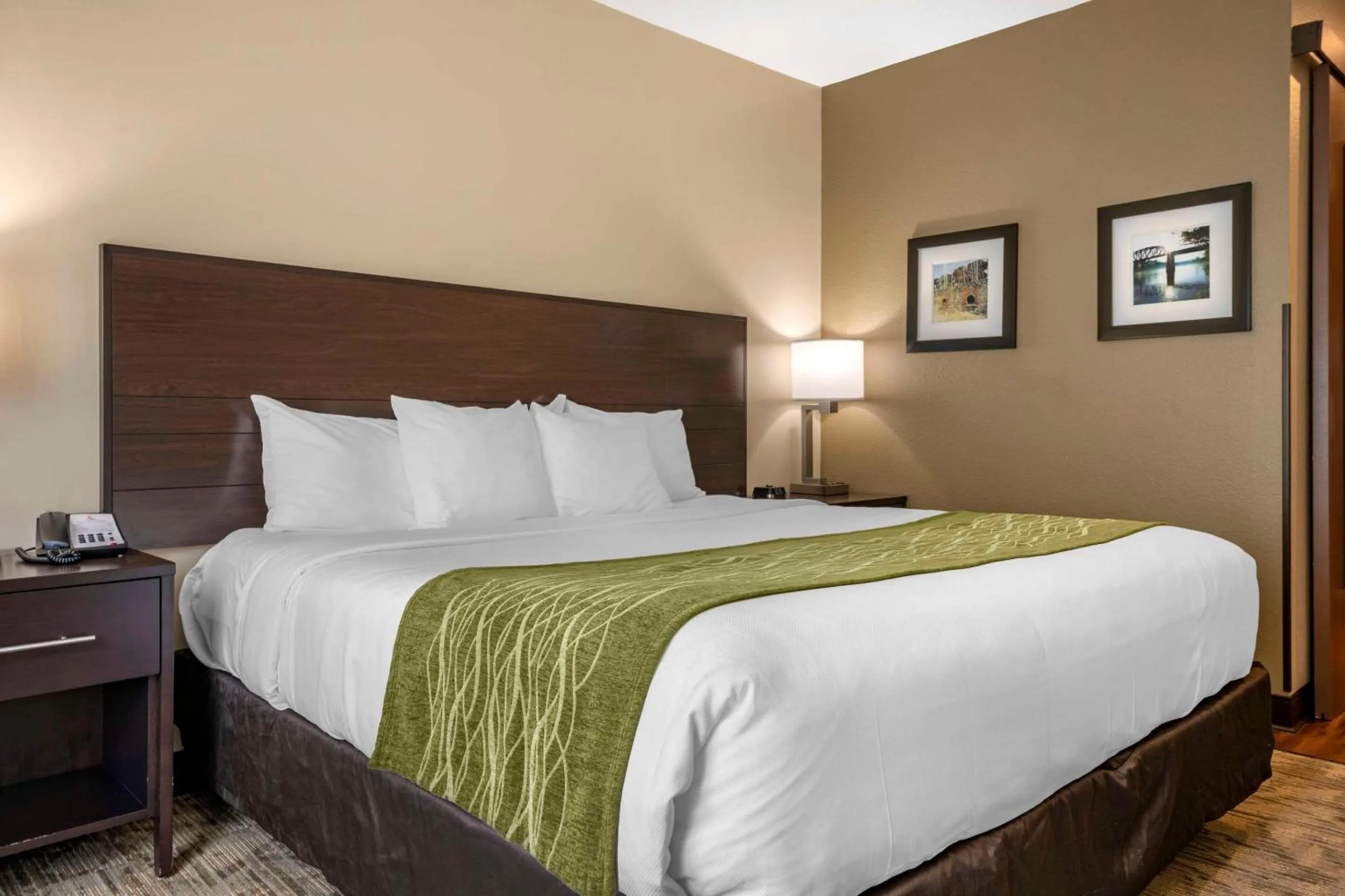Bedroom, Bed in Comfort Inn Connellsville Riverview
