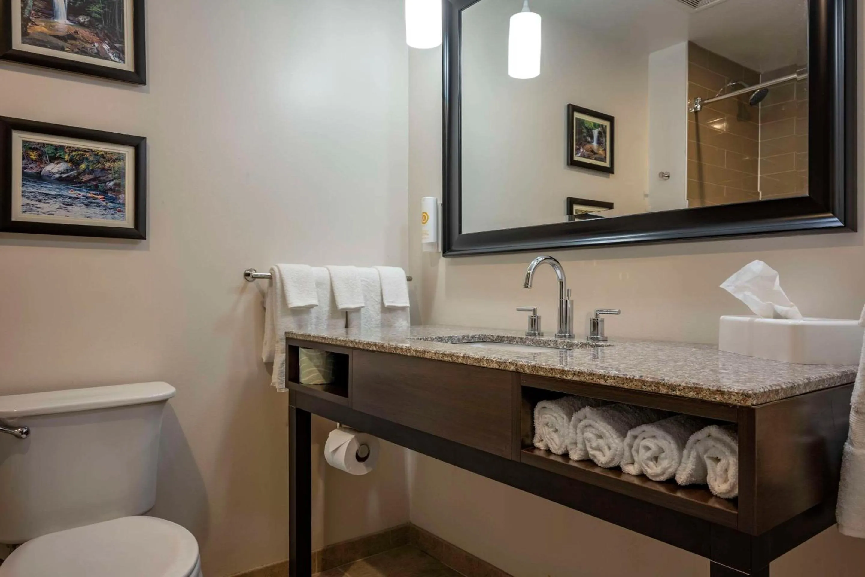 Bedroom in Comfort Inn Connellsville Riverview