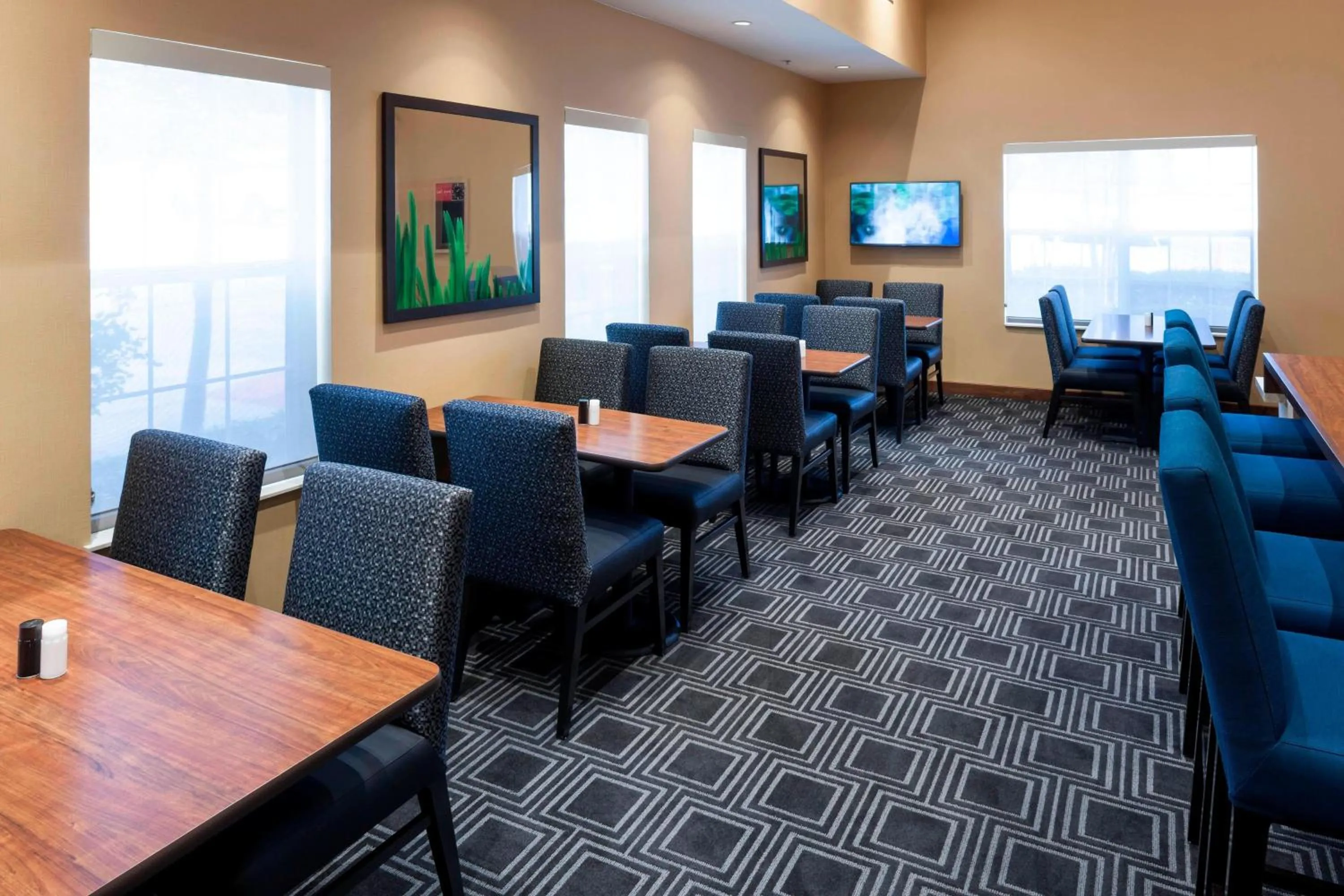 Restaurant/places to eat in TownePlace Suites Dallas Las Colinas