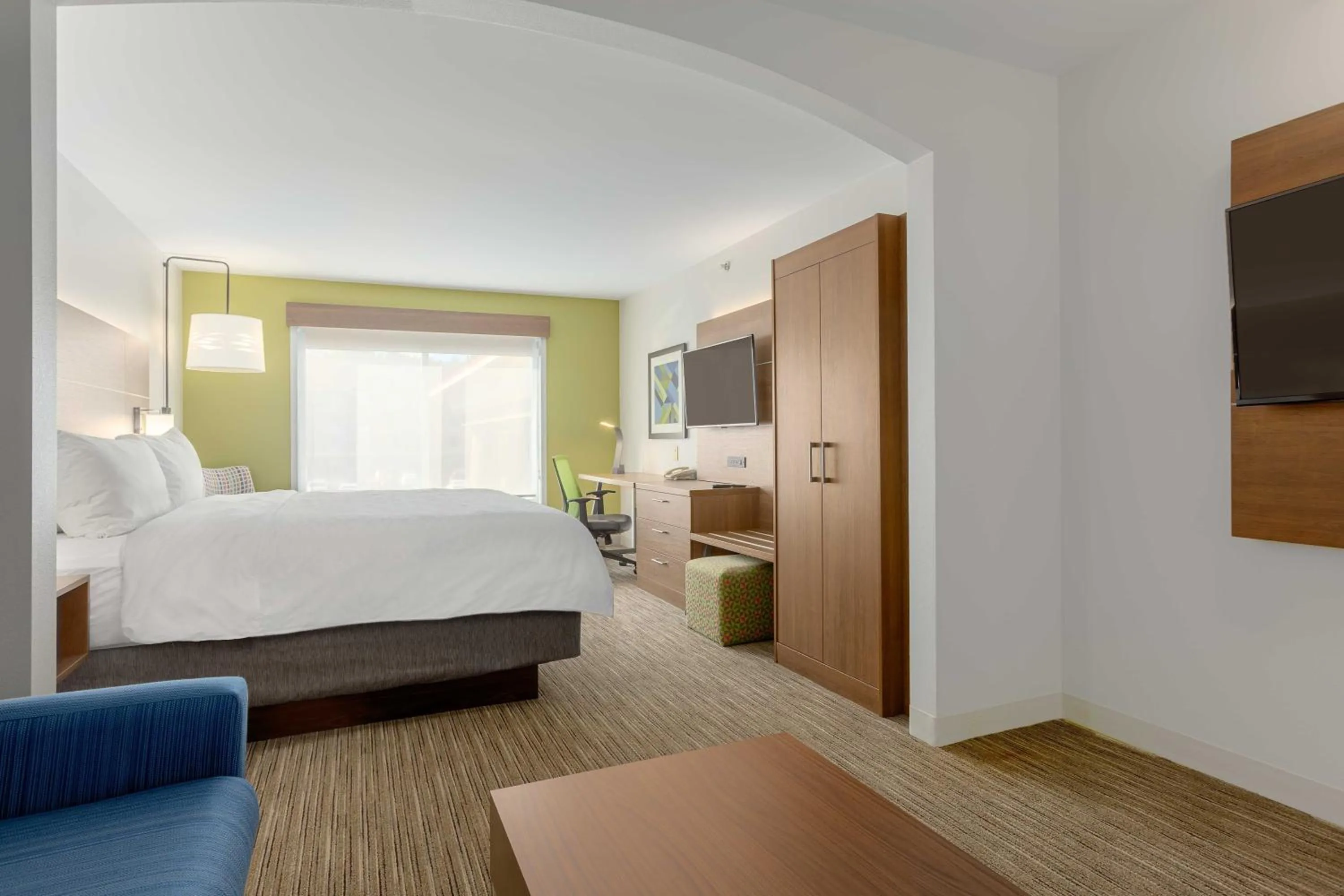 Photo of the whole room, Bed in Holiday Inn Express Hotel & Suites Binghamton University-Vestal by IHG