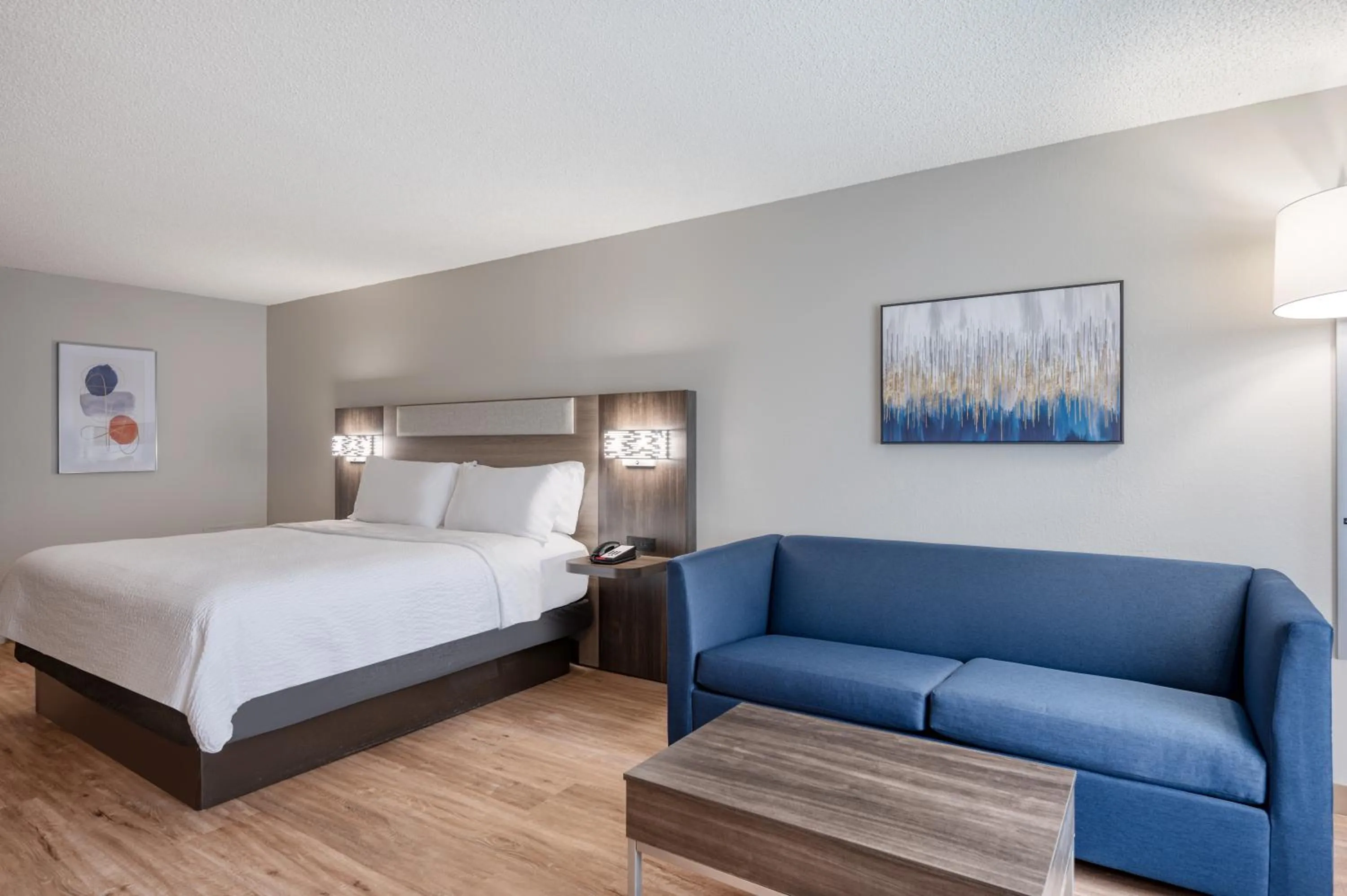 Guests, Bed in Holiday Inn Express Hotel & Suites Columbia-I-20 at Clemson Road by IHG