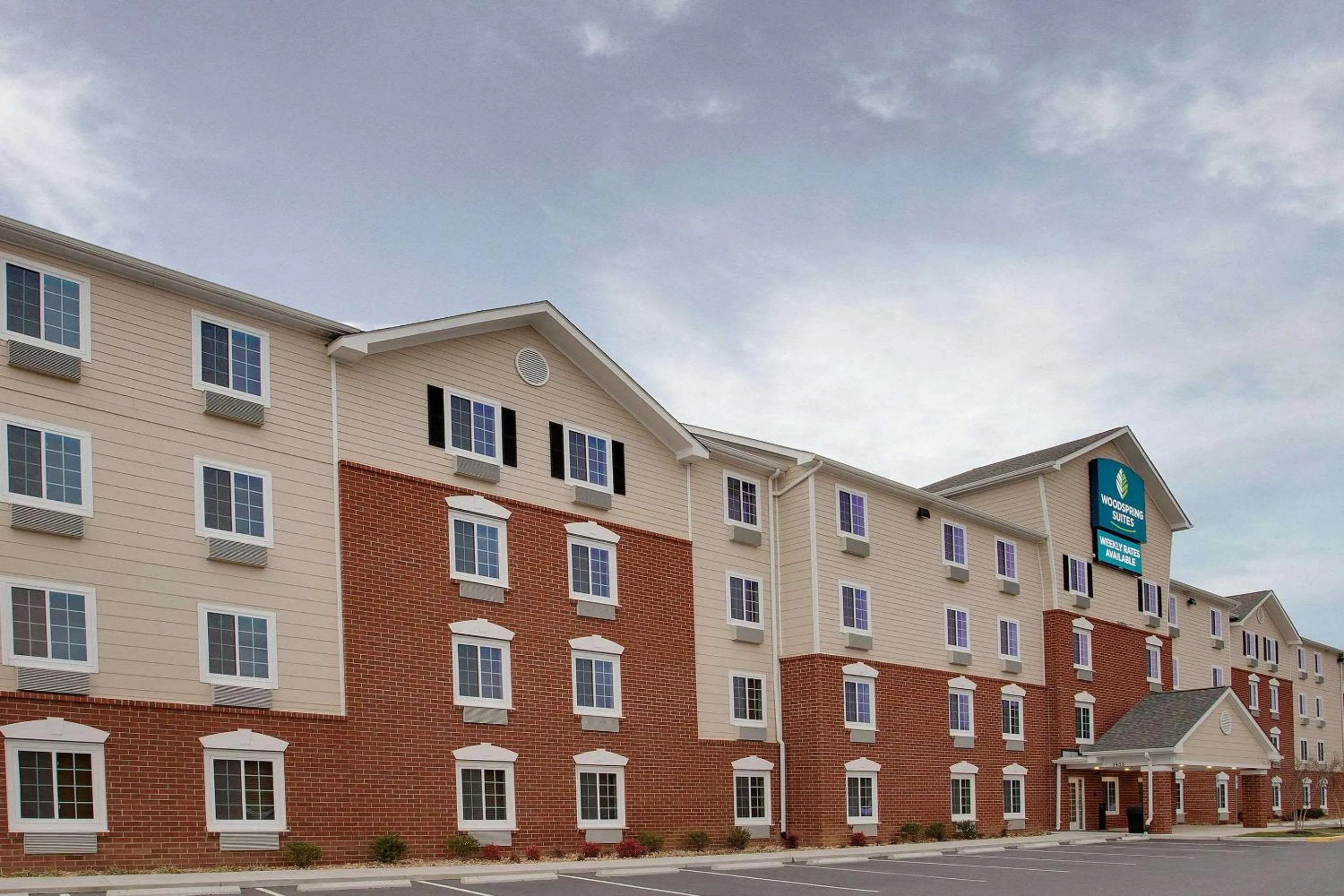 Property building in WoodSpring Suites Fredericksburg