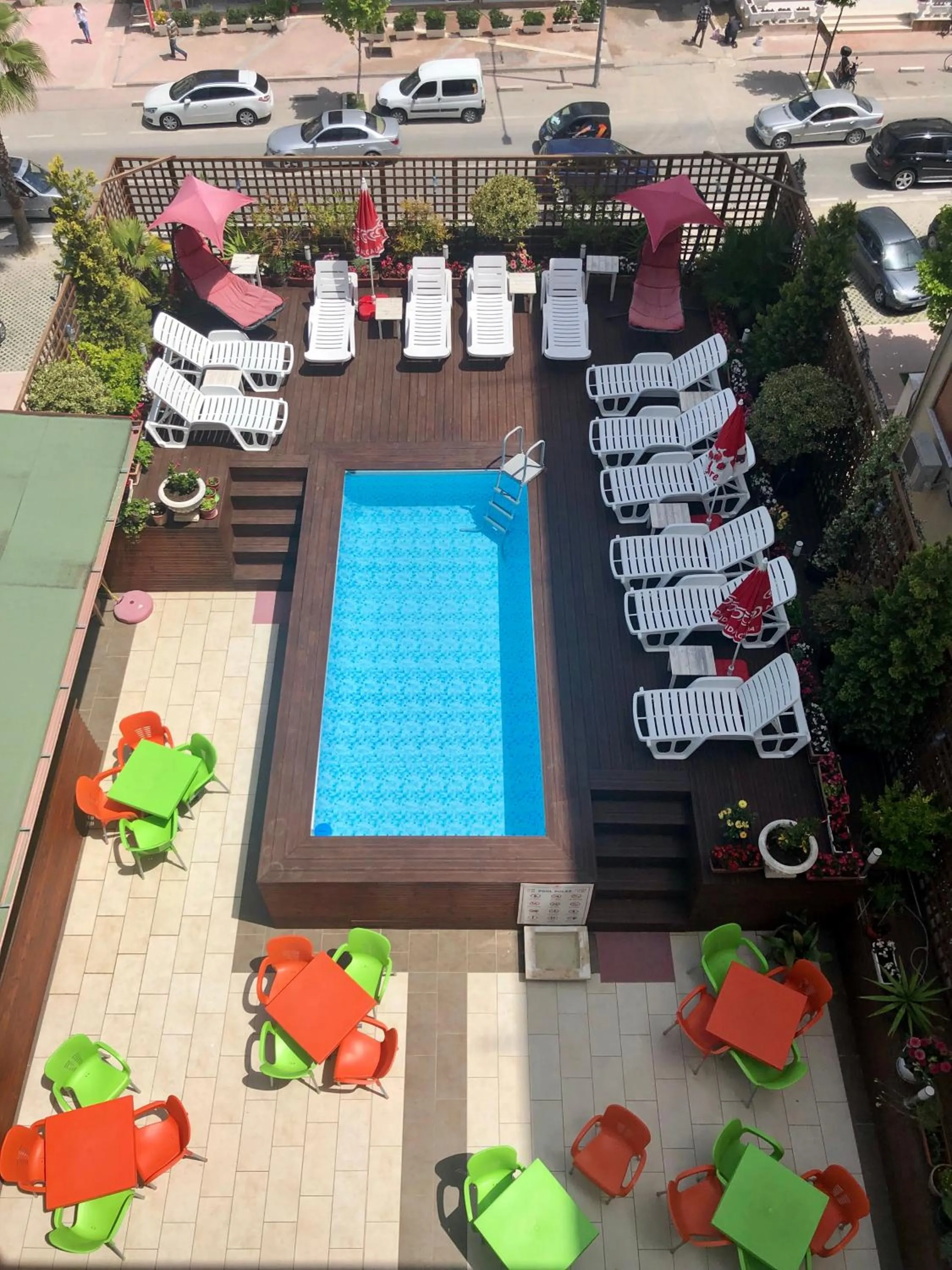 Swimming pool in Sunrise Hotel Cameria