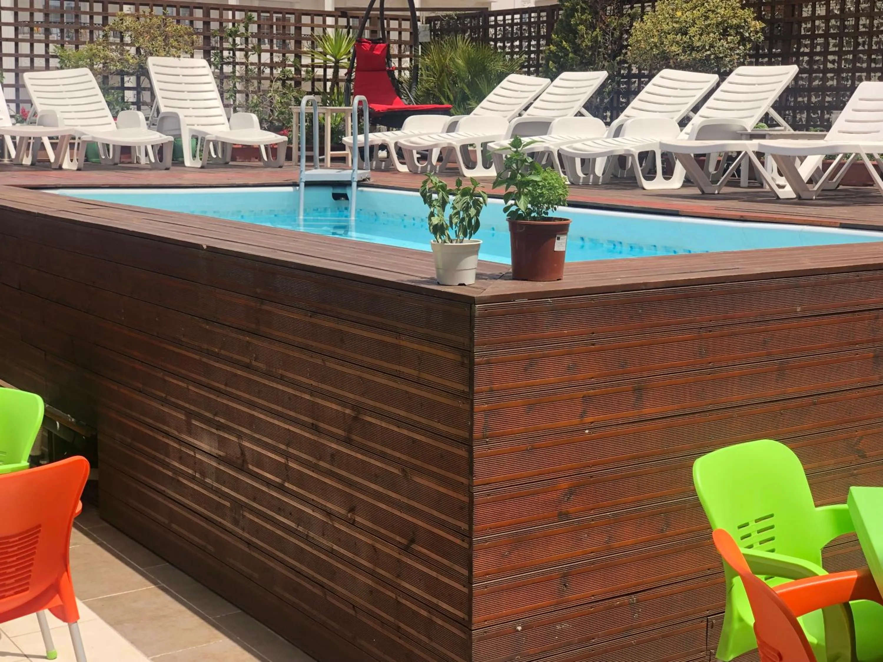 Swimming pool in Sunrise Hotel Cameria