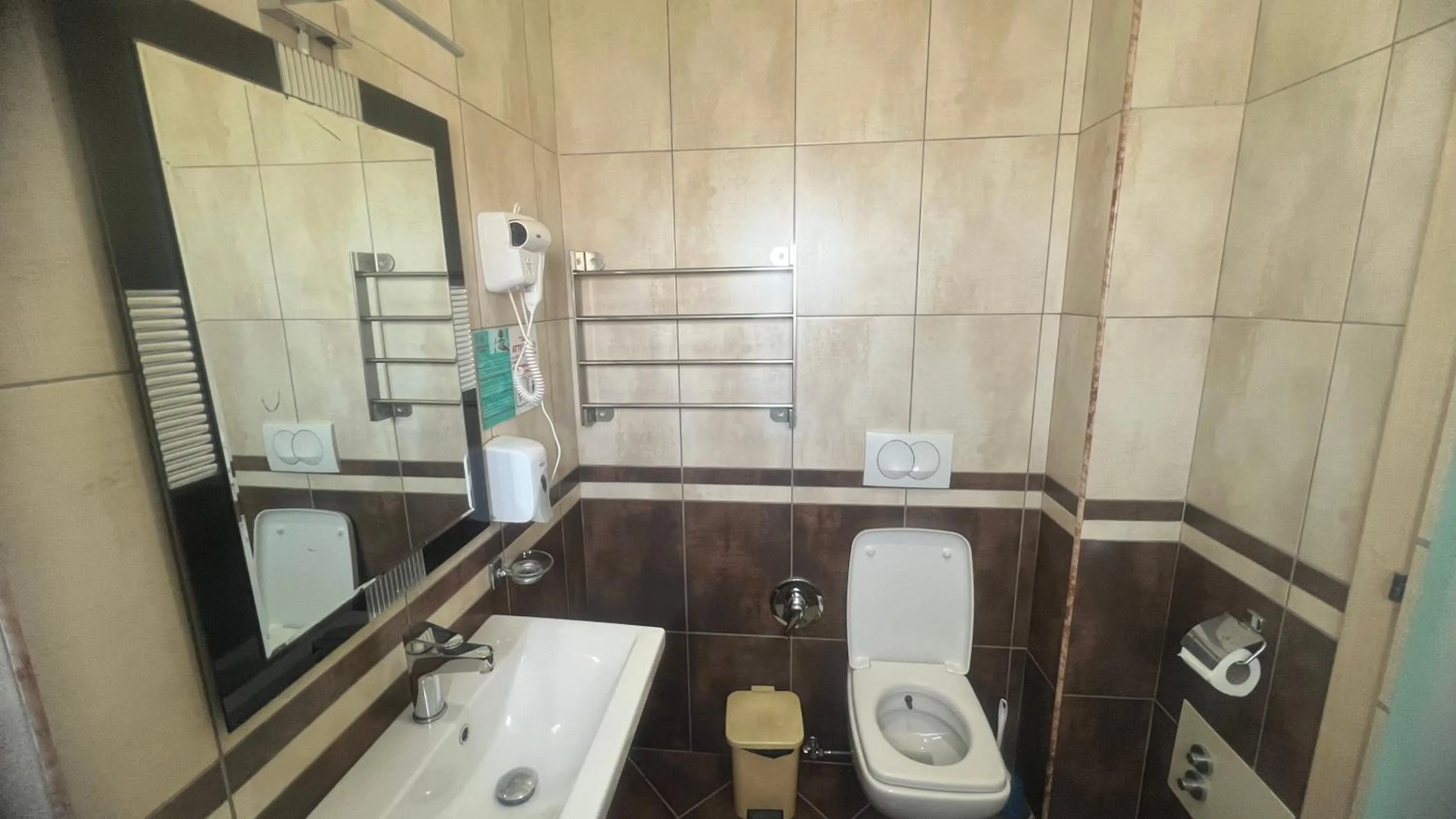 Toilet in Sunrise Hotel Cameria