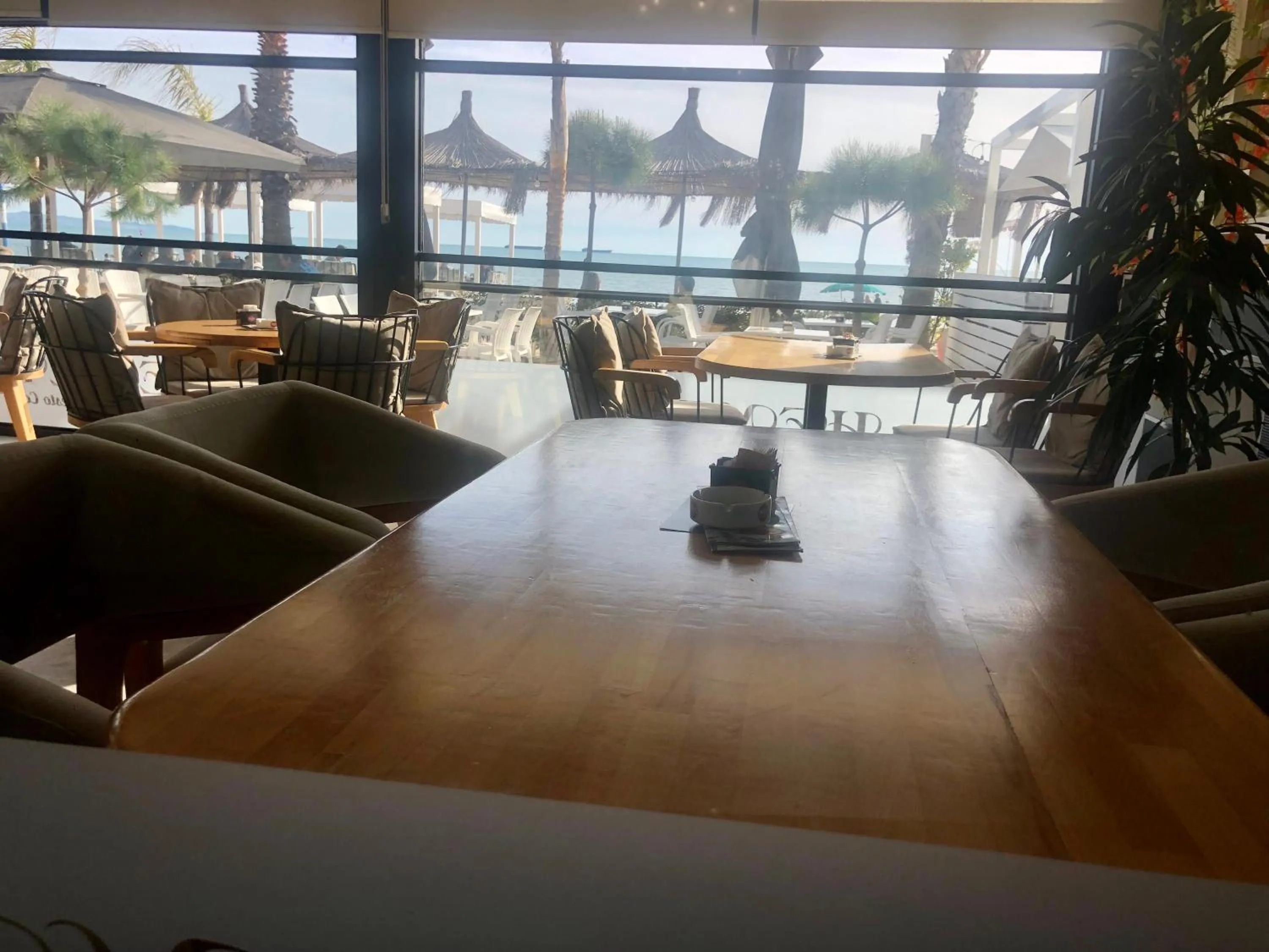 Restaurant/places to eat in Sunrise Hotel Cameria