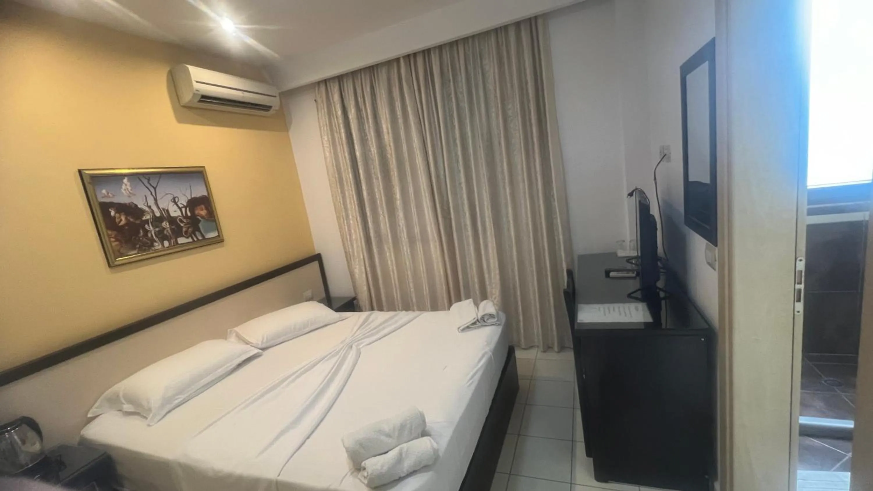 Bed in Sunrise Hotel Cameria