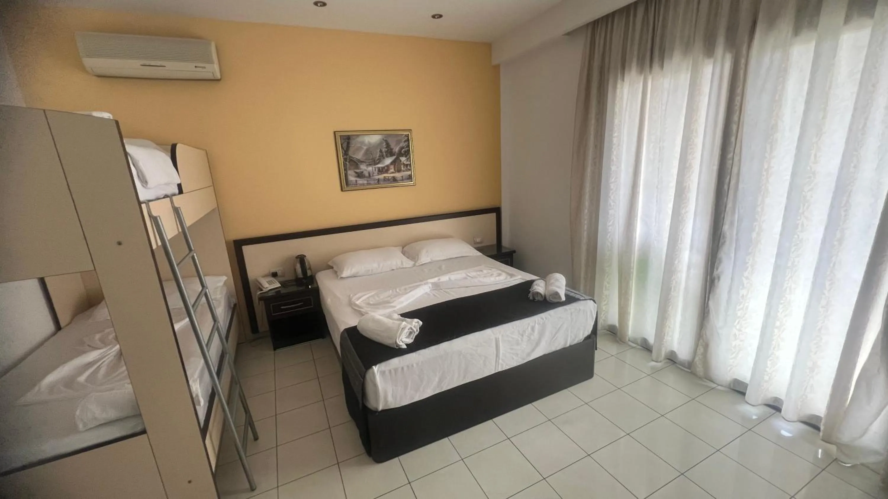 Bed in Sunrise Hotel Cameria