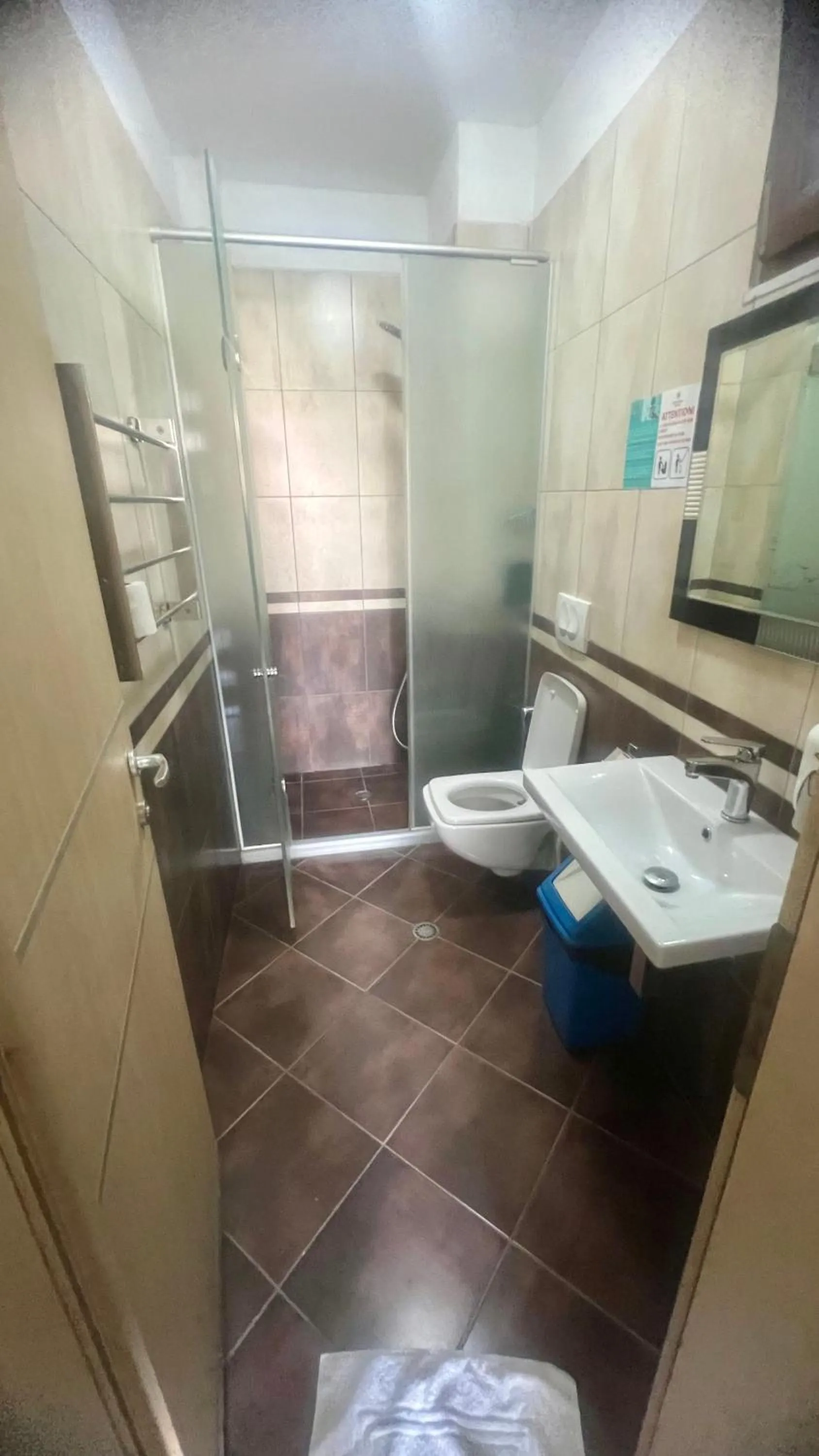 Shower in Sunrise Hotel Cameria