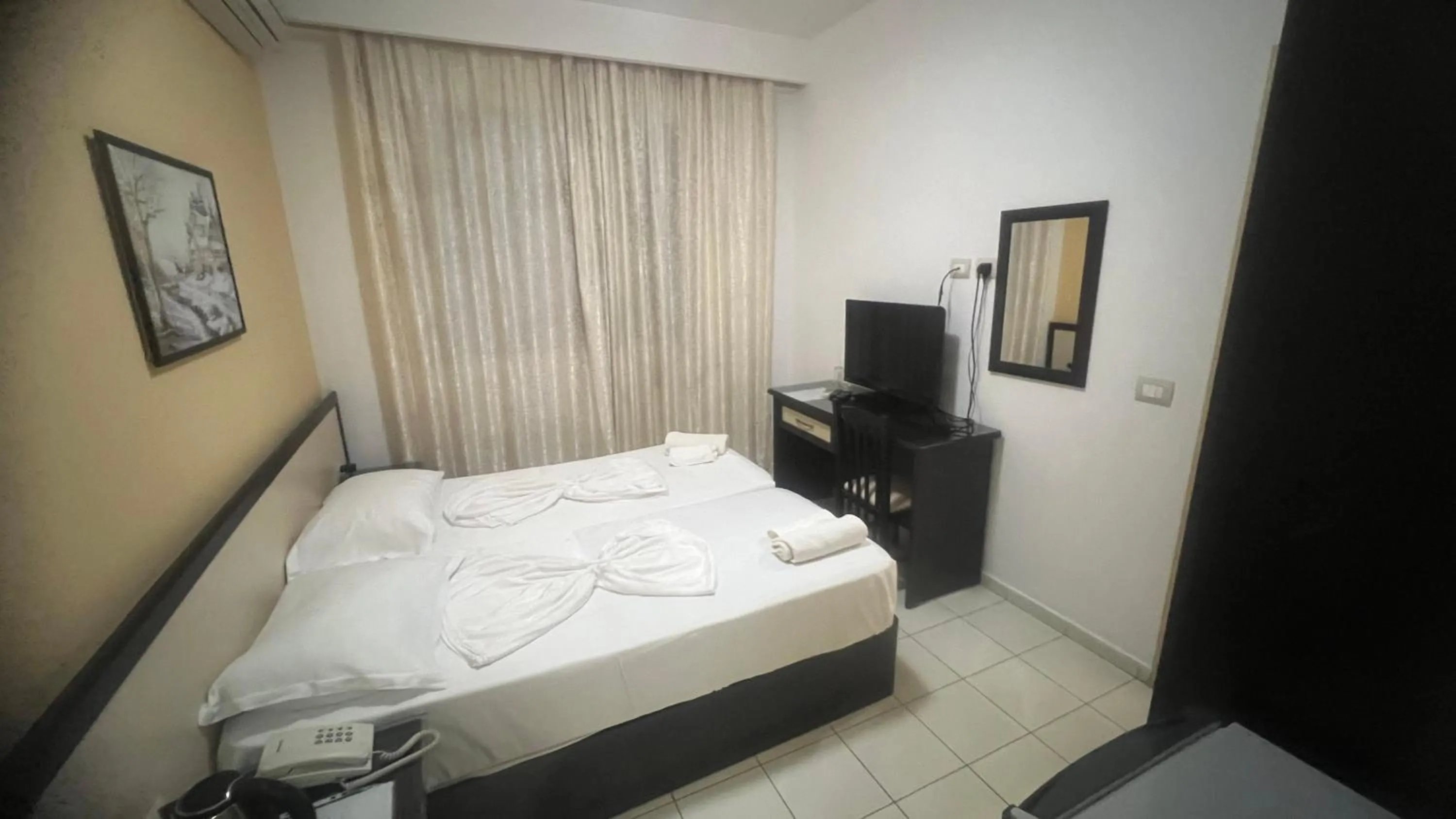 Bed in Sunrise Hotel Cameria