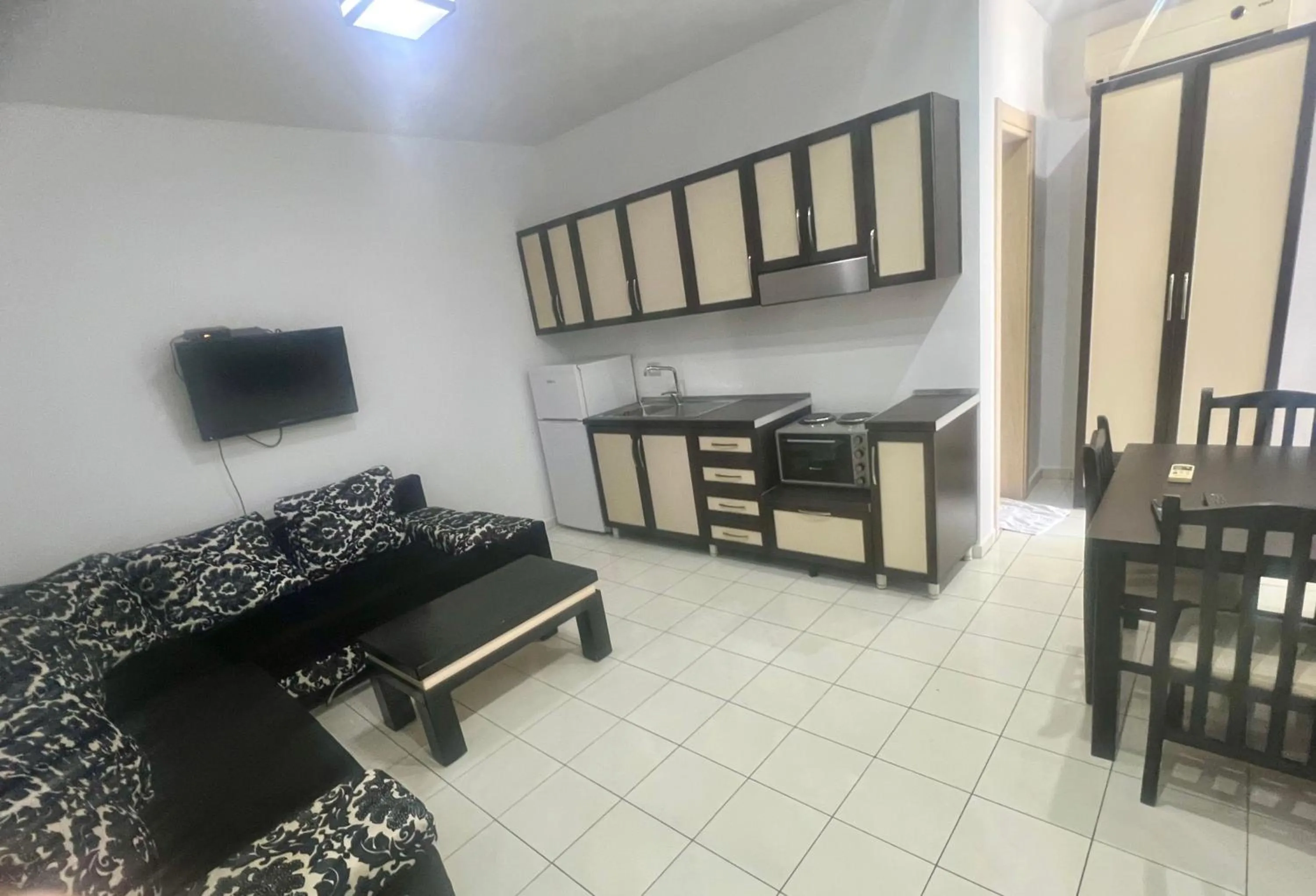 Communal lounge/ TV room, Bed in Sunrise Hotel Cameria