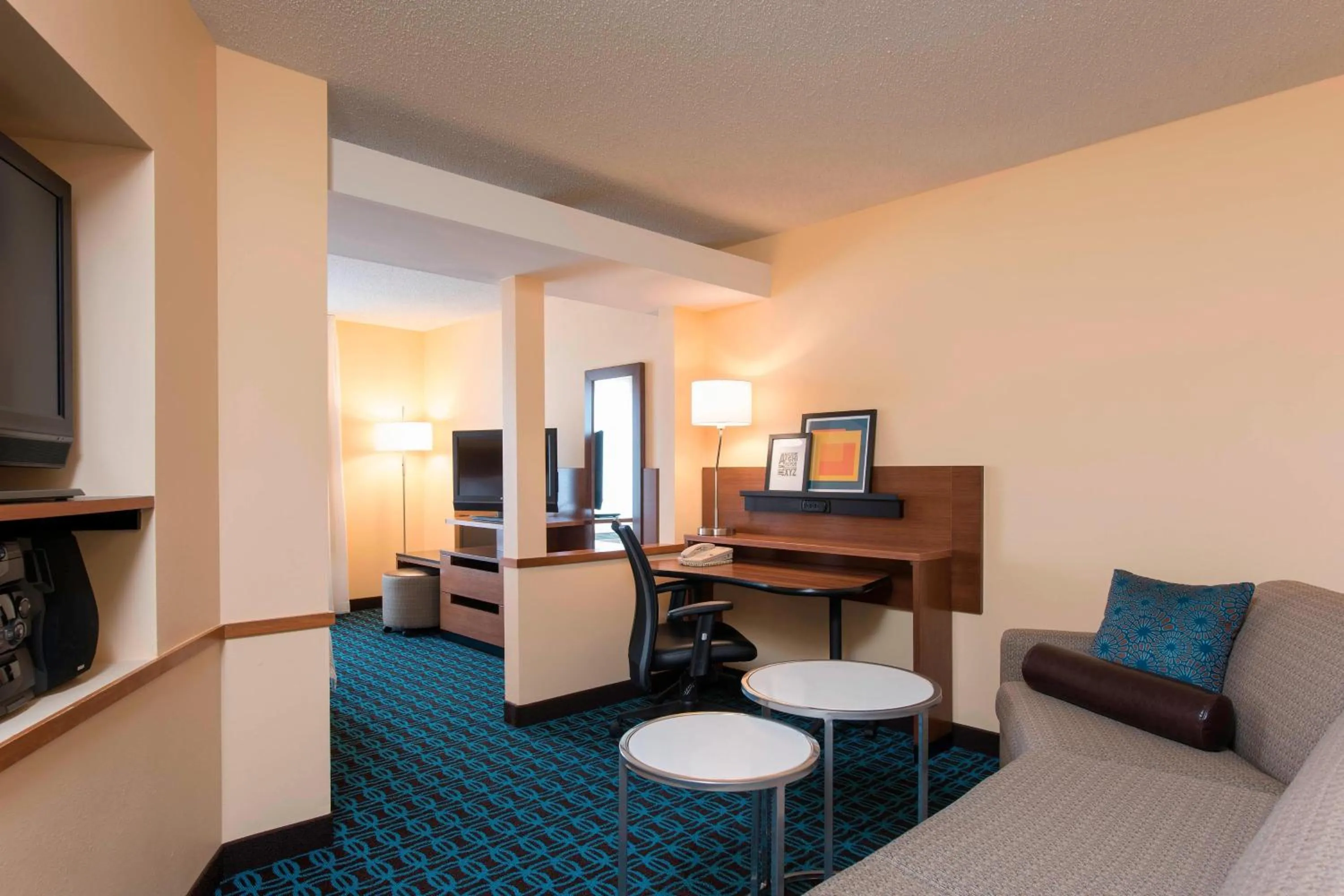 Living room in Fairfield Inn and Suites by Marriott Chicago St. Charles