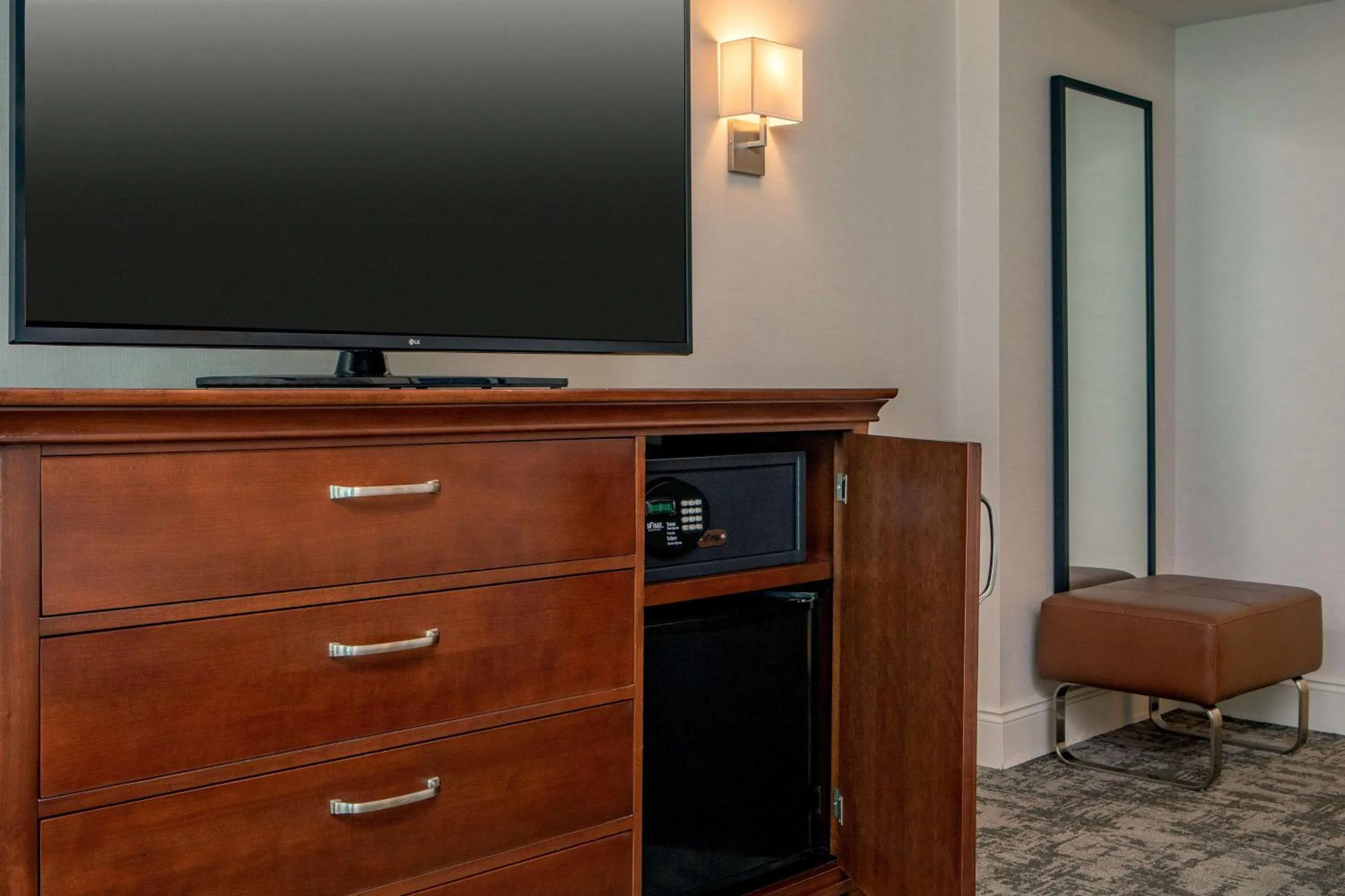 Photo of the whole room in Hilton Greenville