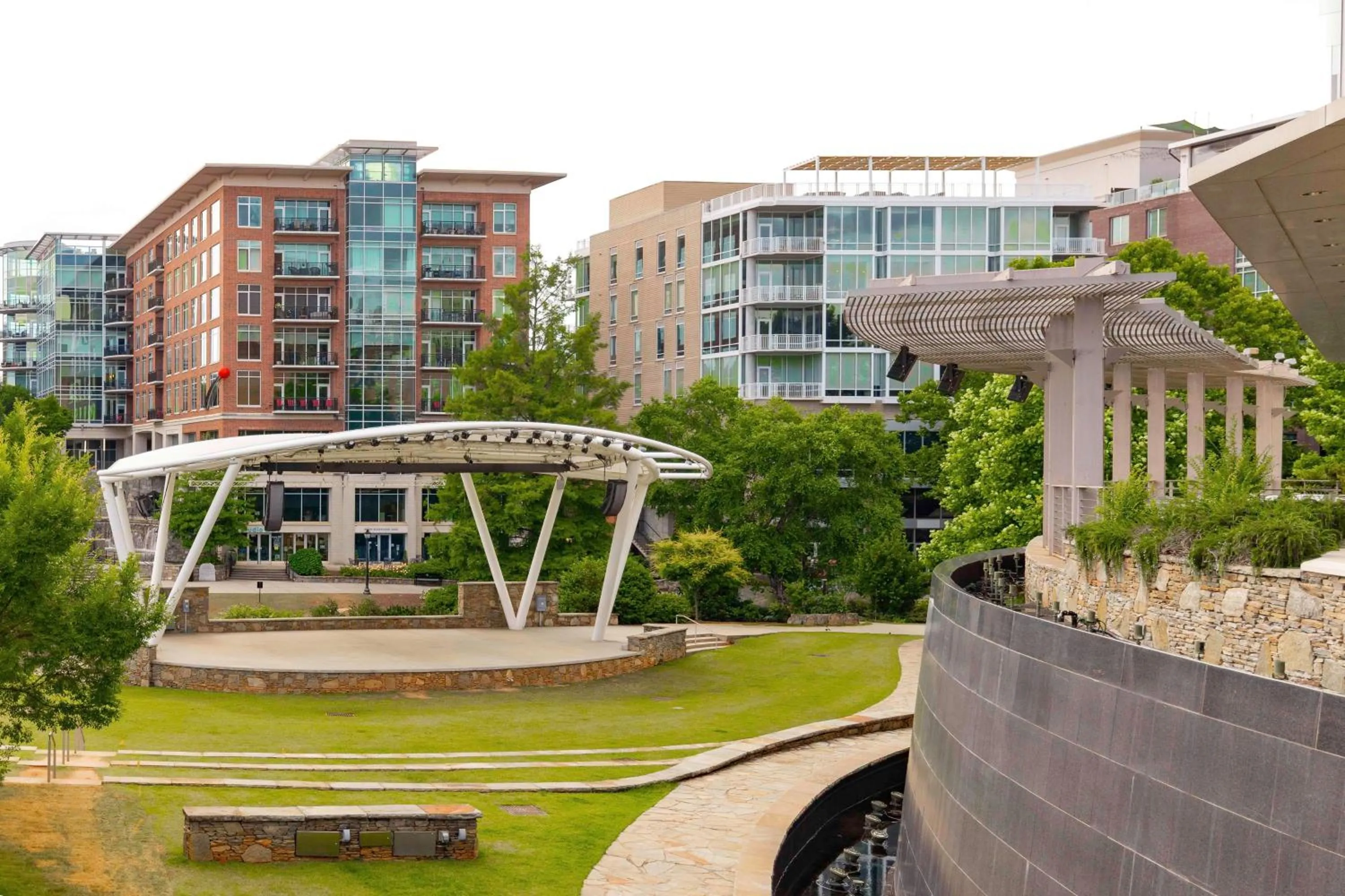 Property building in Hilton Greenville