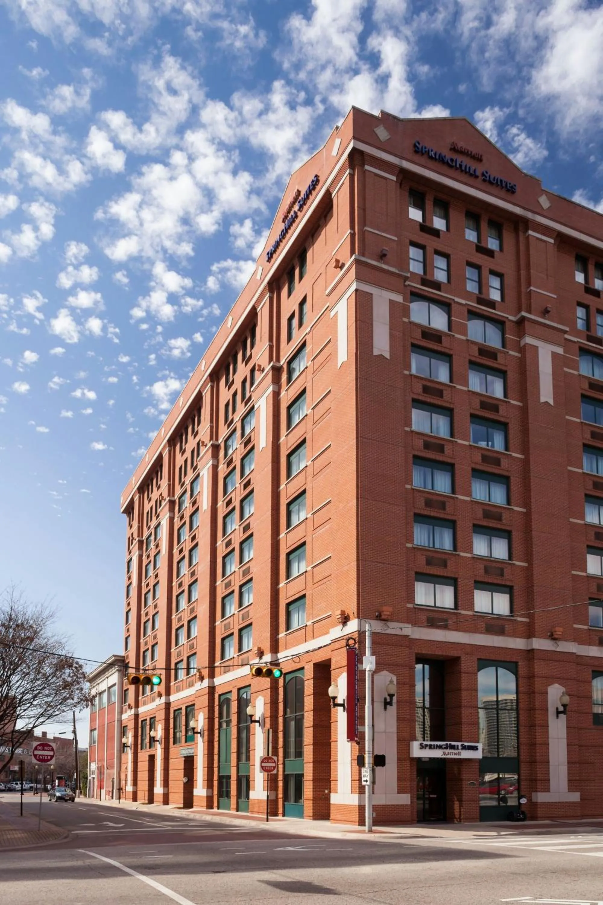 Property building in SpringHill Suites by Marriott Dallas Downtown / West End