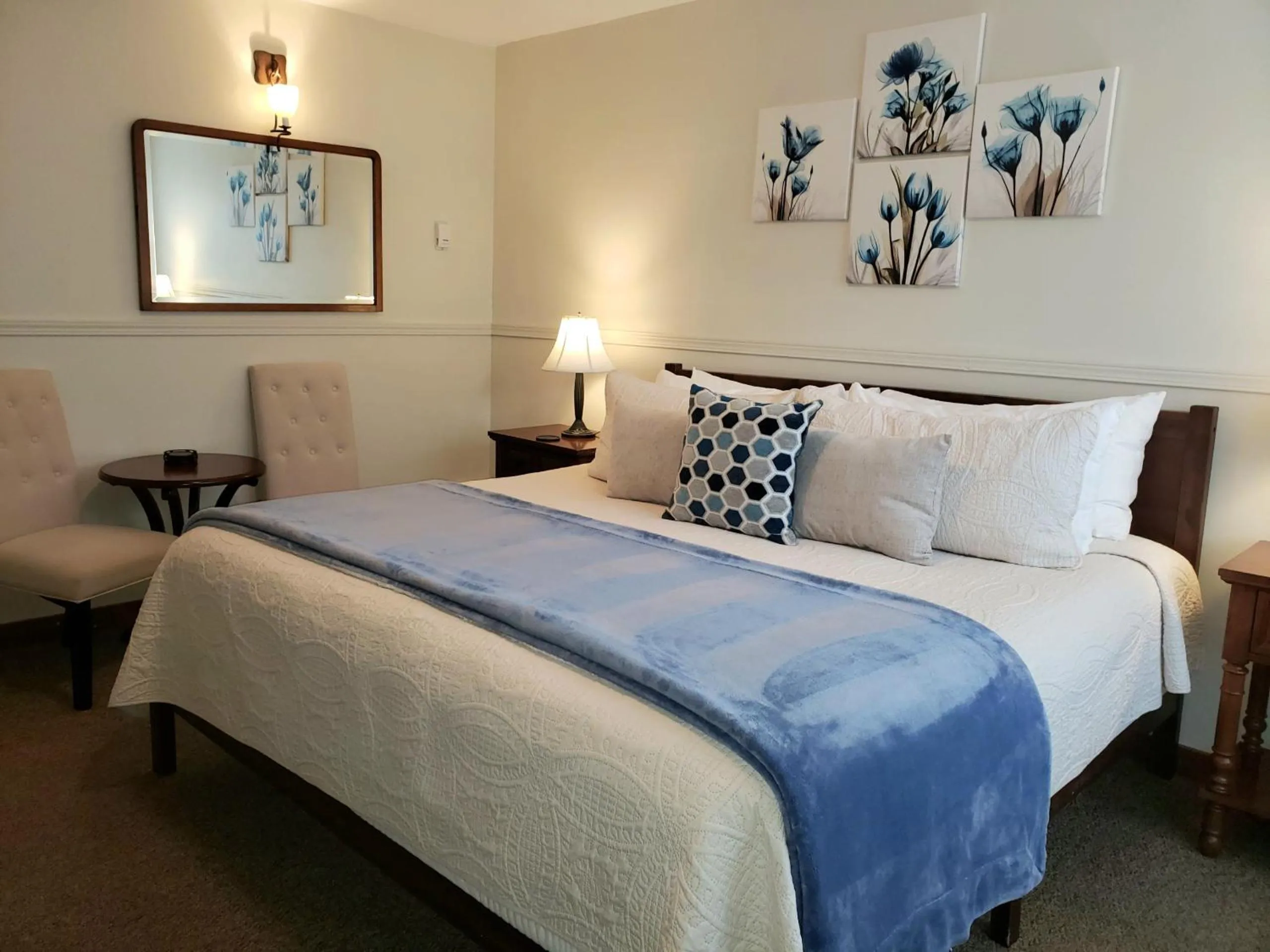 Bed in The Heron Inn and Day Spa