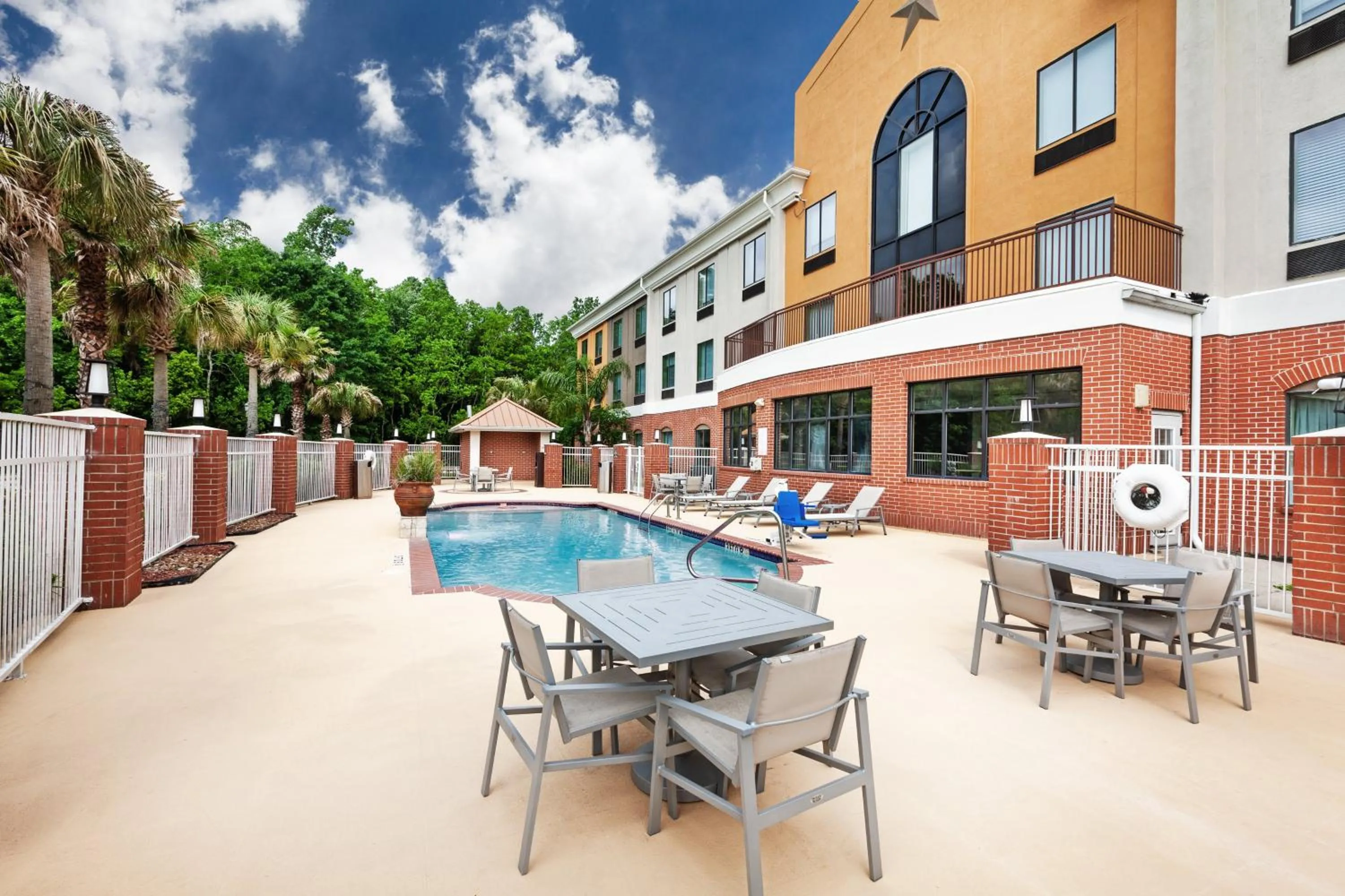 Swimming Pool in Holiday Inn Express Hotel and Suites Orange