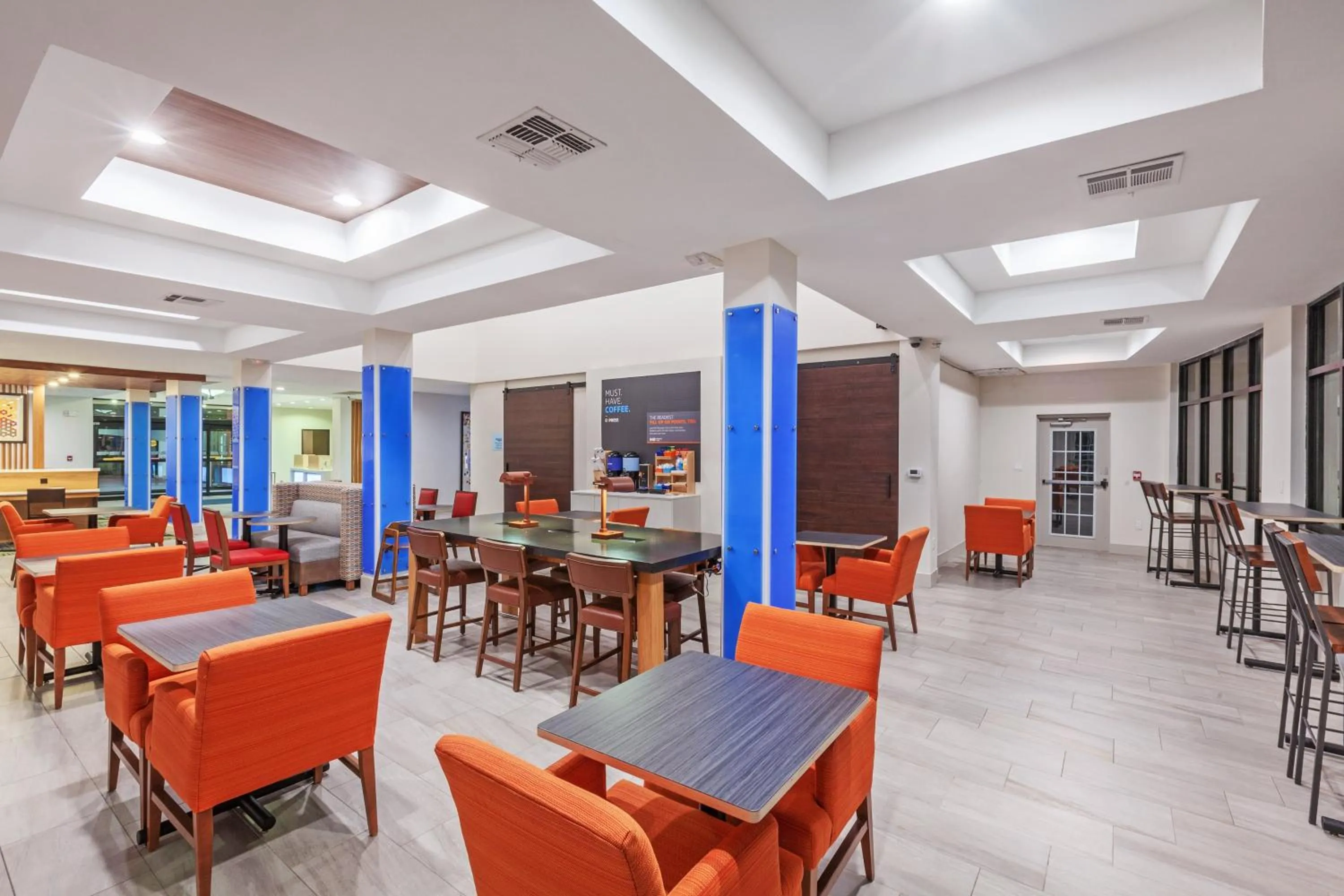 Breakfast, Restaurant/Places to Eat in Holiday Inn Express Hotel and Suites Orange