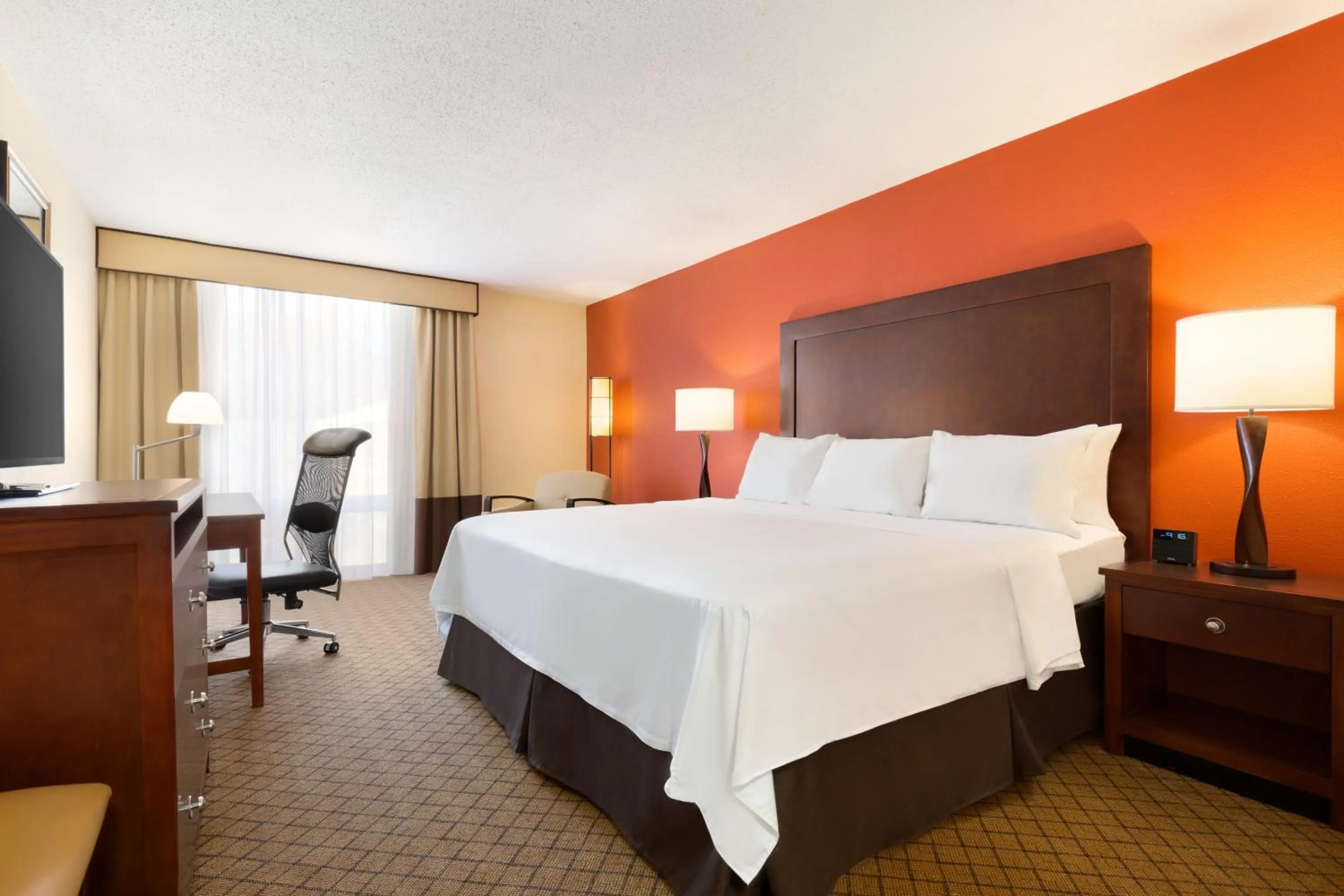 Photo of the whole room, Bed in Clarion Inn Sheffield Muscle Shoals