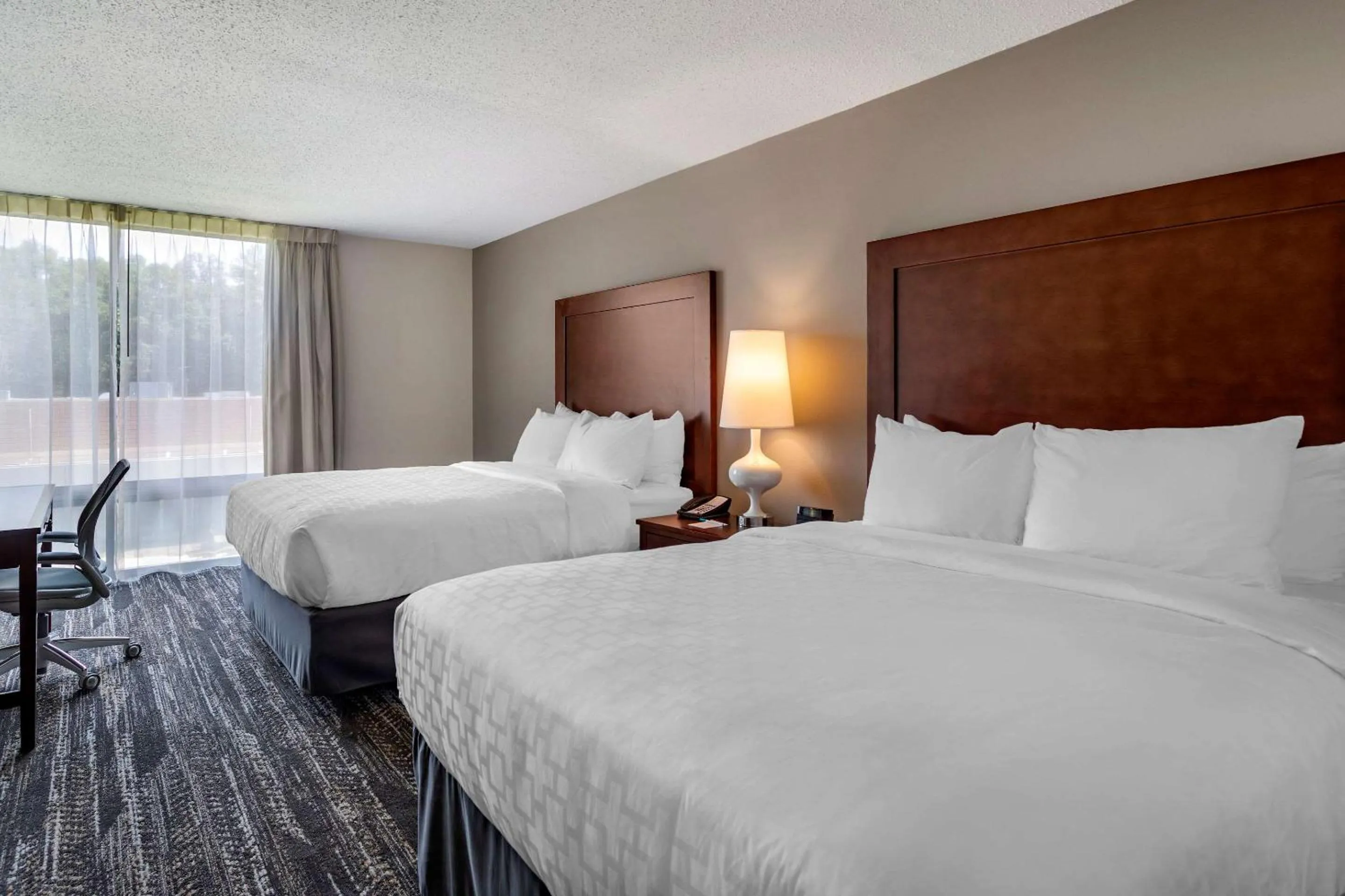 Photo of the whole room, Bed in Clarion Inn Sheffield Muscle Shoals