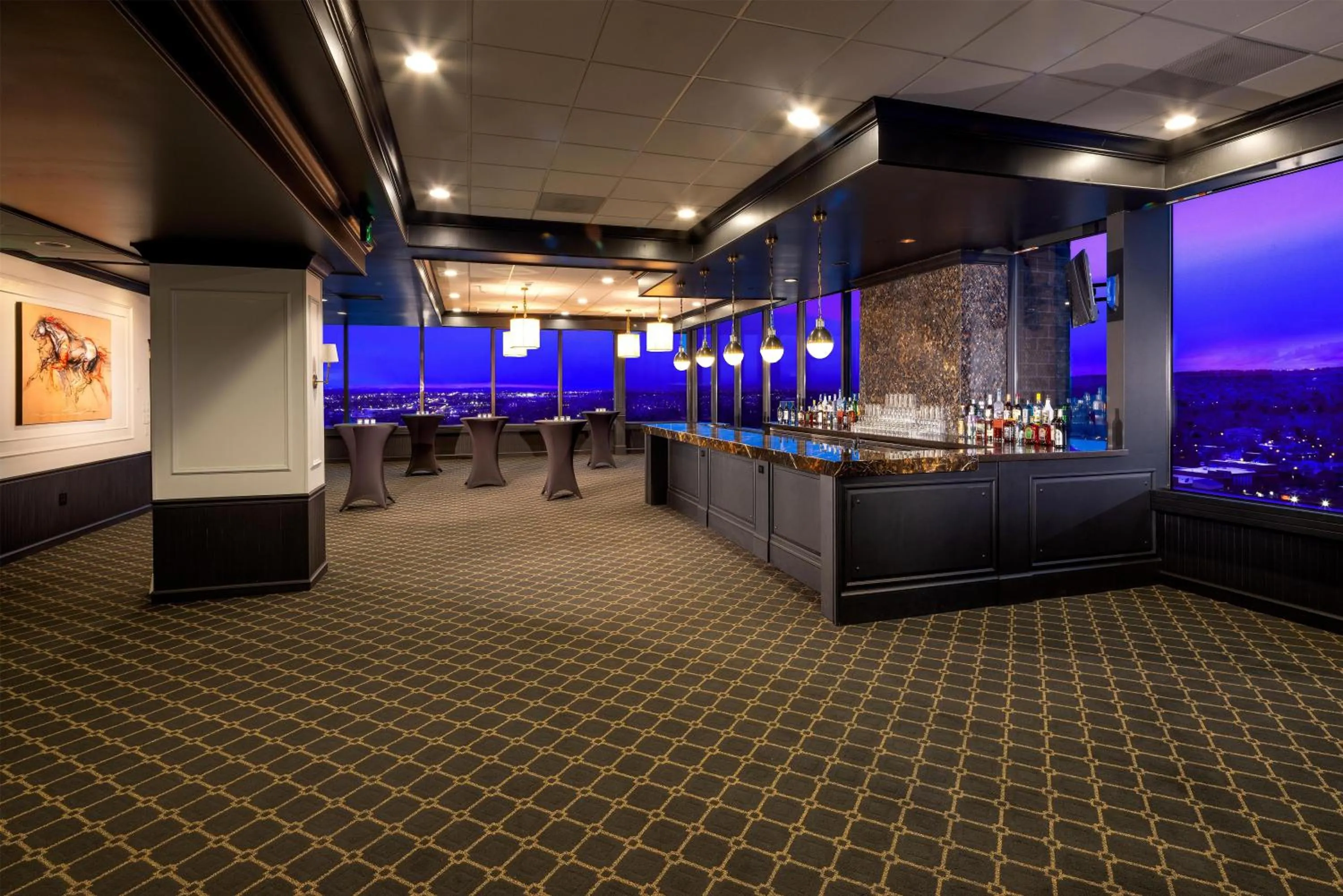 Lounge or bar in Doubletree By Hilton Billings