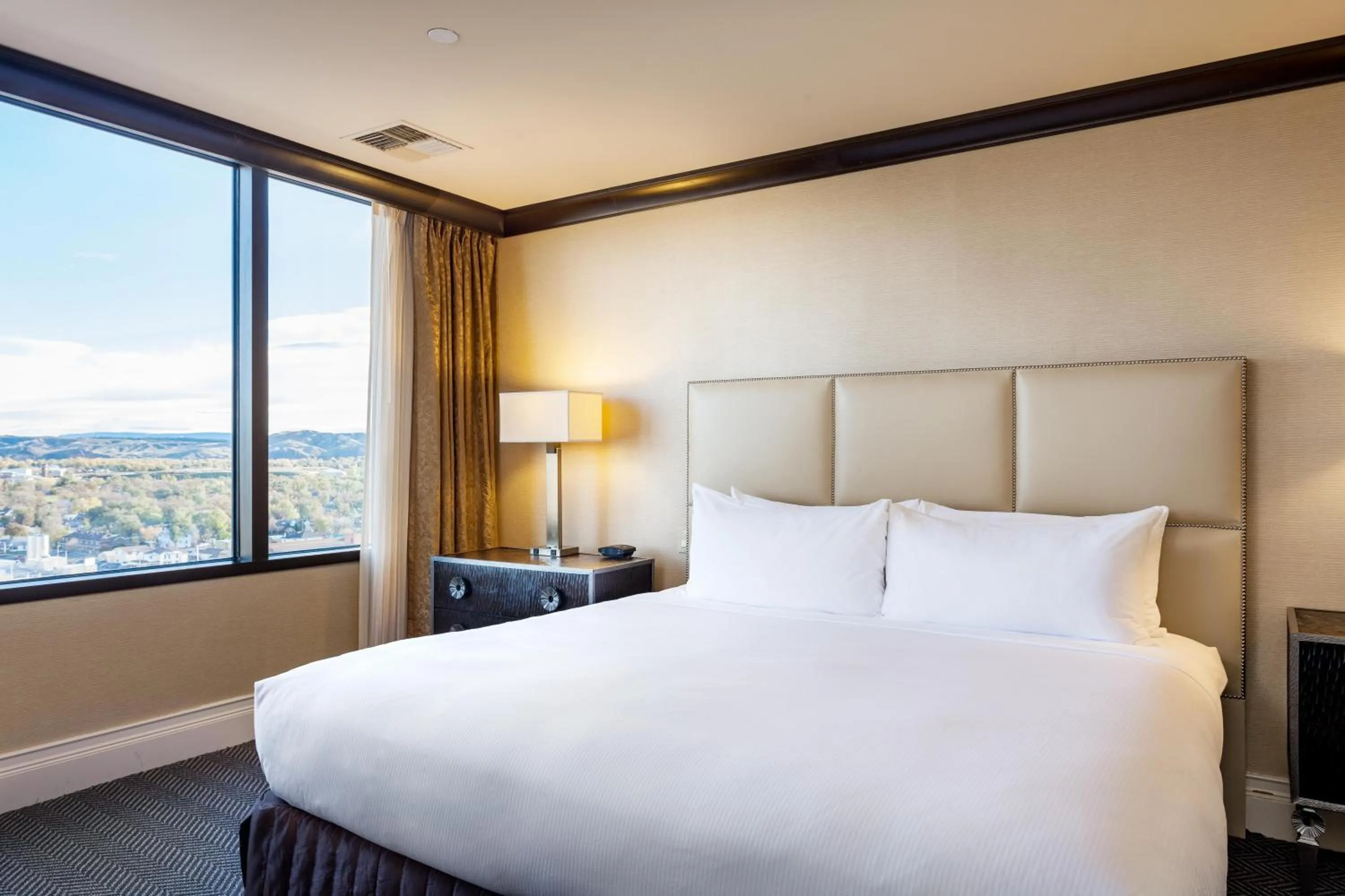 Bed in Doubletree By Hilton Billings