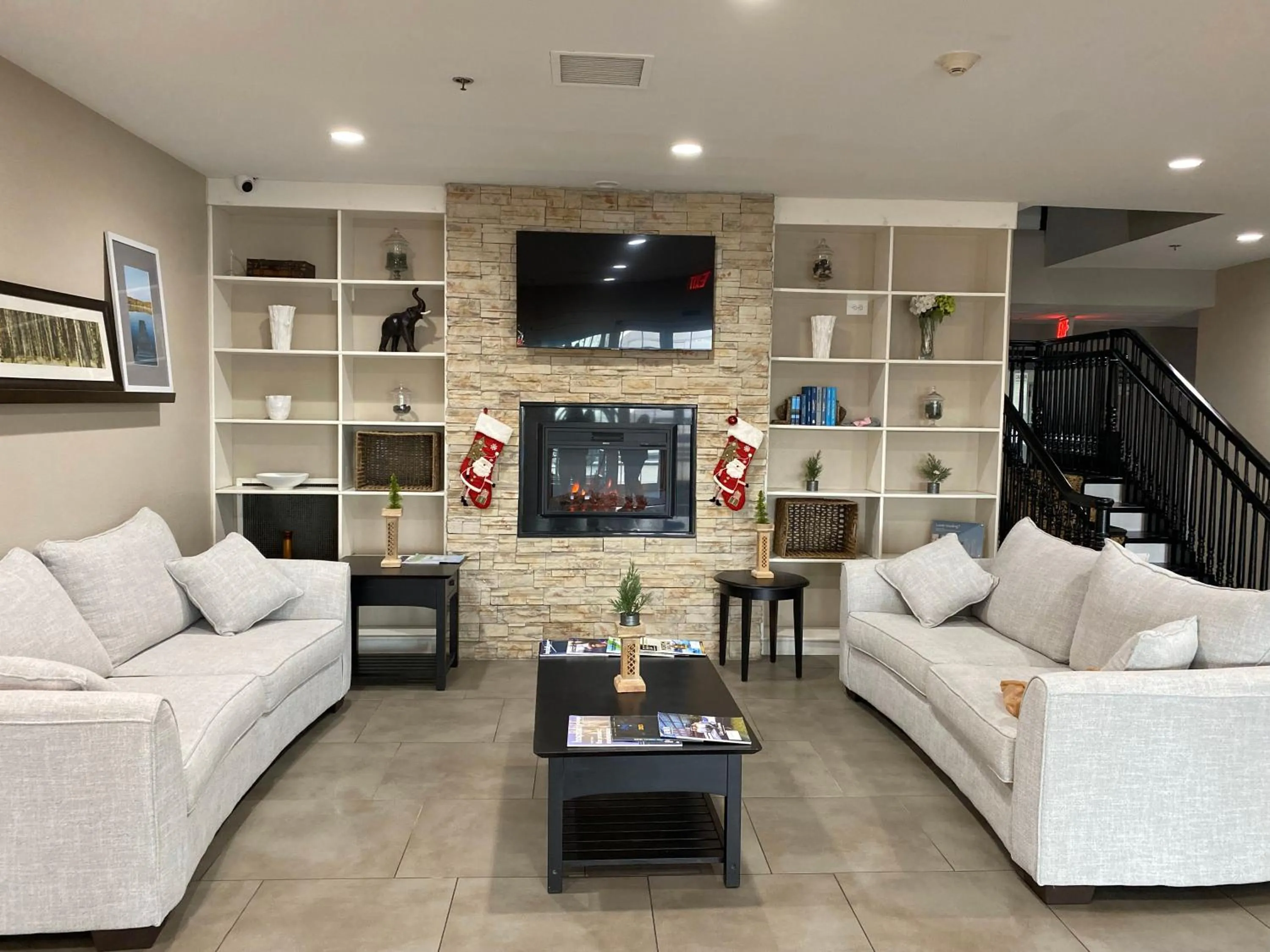 Lobby or reception in Country Inn & Suites by Radisson, Chicago O'Hare South, IL