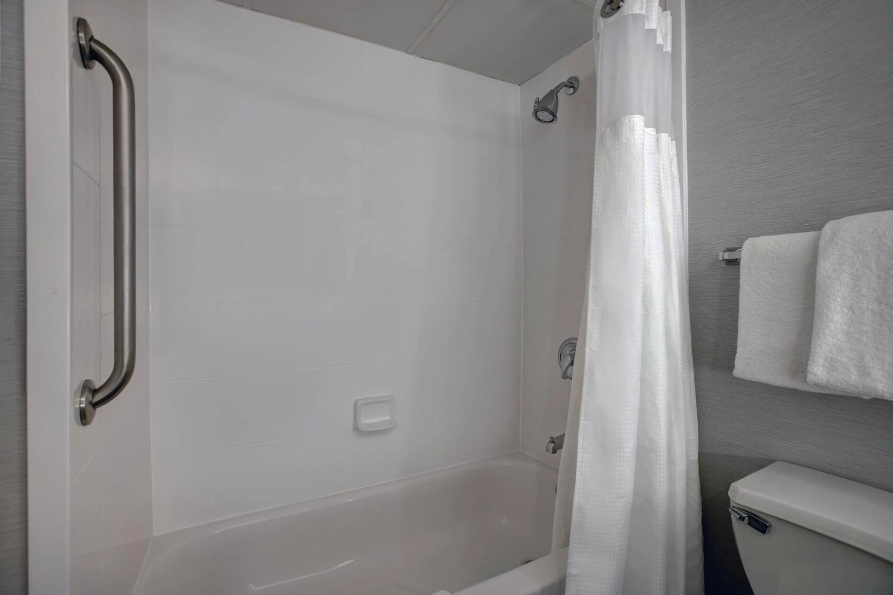 Bathroom in Courtyard Chicago Elmhurst/Oakbrook Area