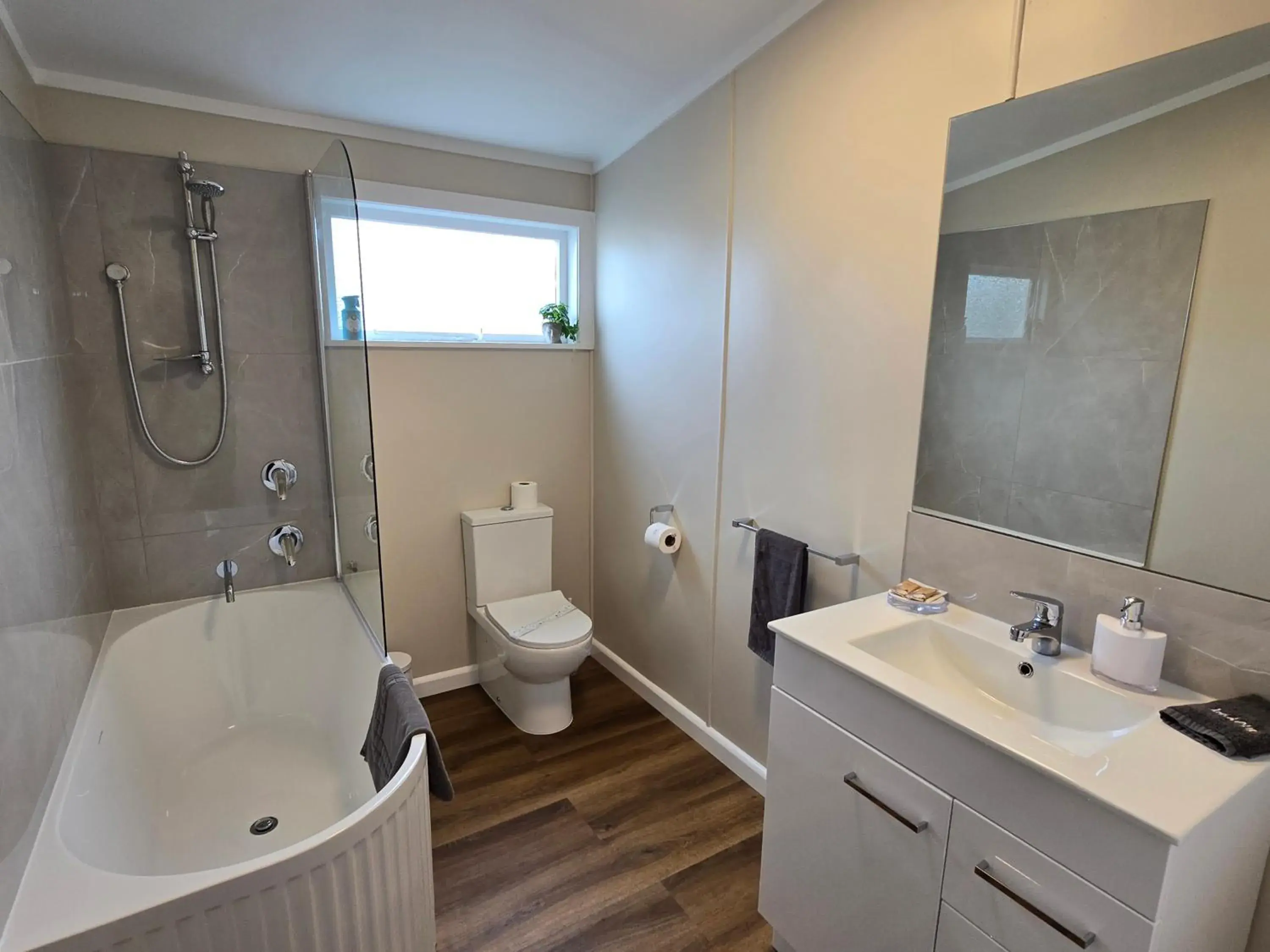 Superior Suite in Gardner Court Motel Superior Suite in Gardner Court Motel