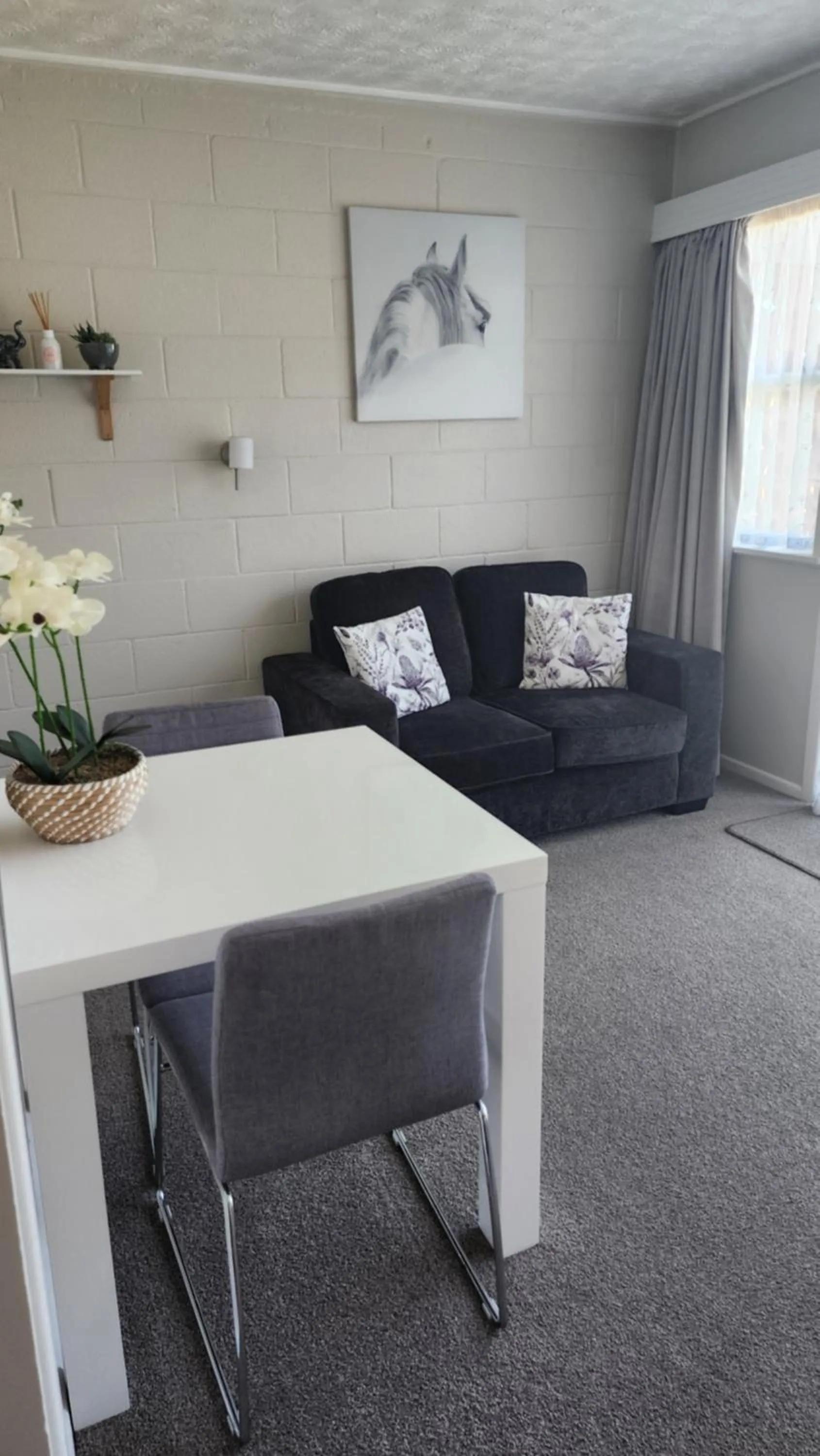 Living room in Gardner Court Motel