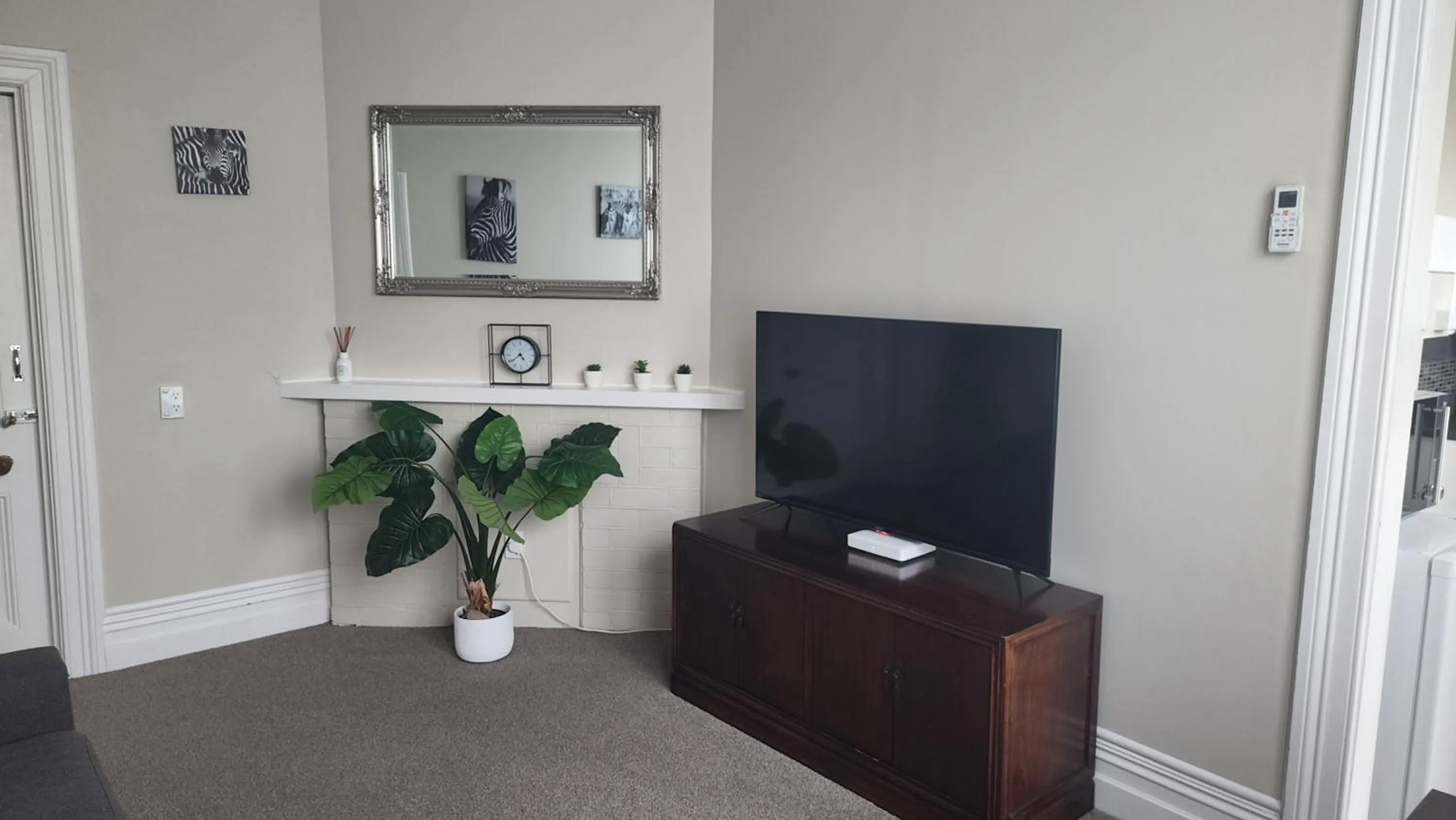 TV and multimedia in Gardner Court Motel