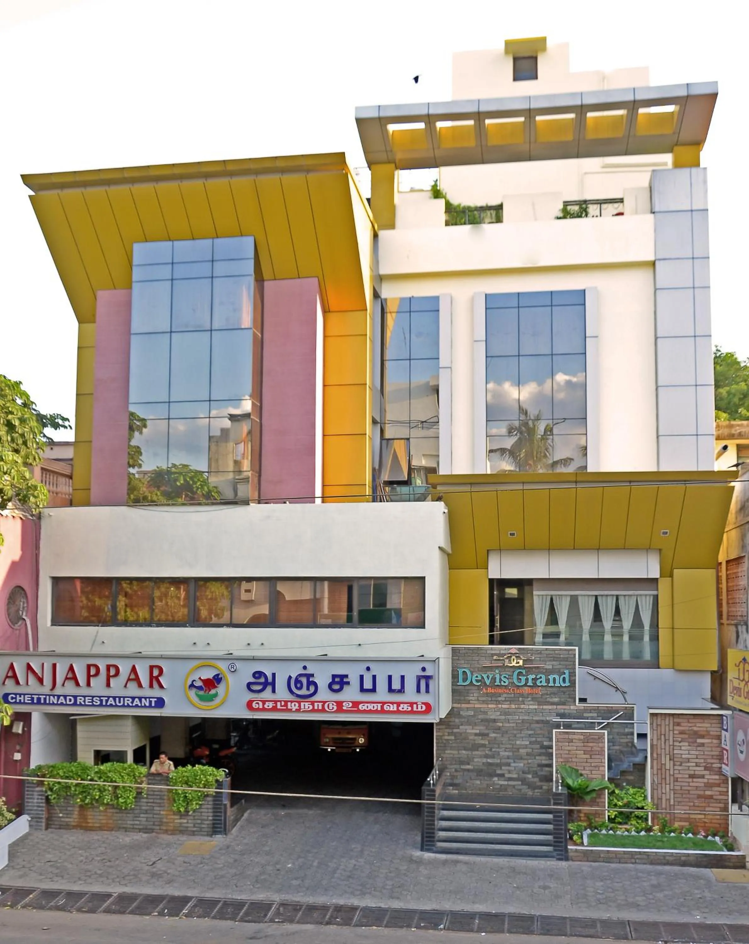 Facade/entrance in Devis Grand