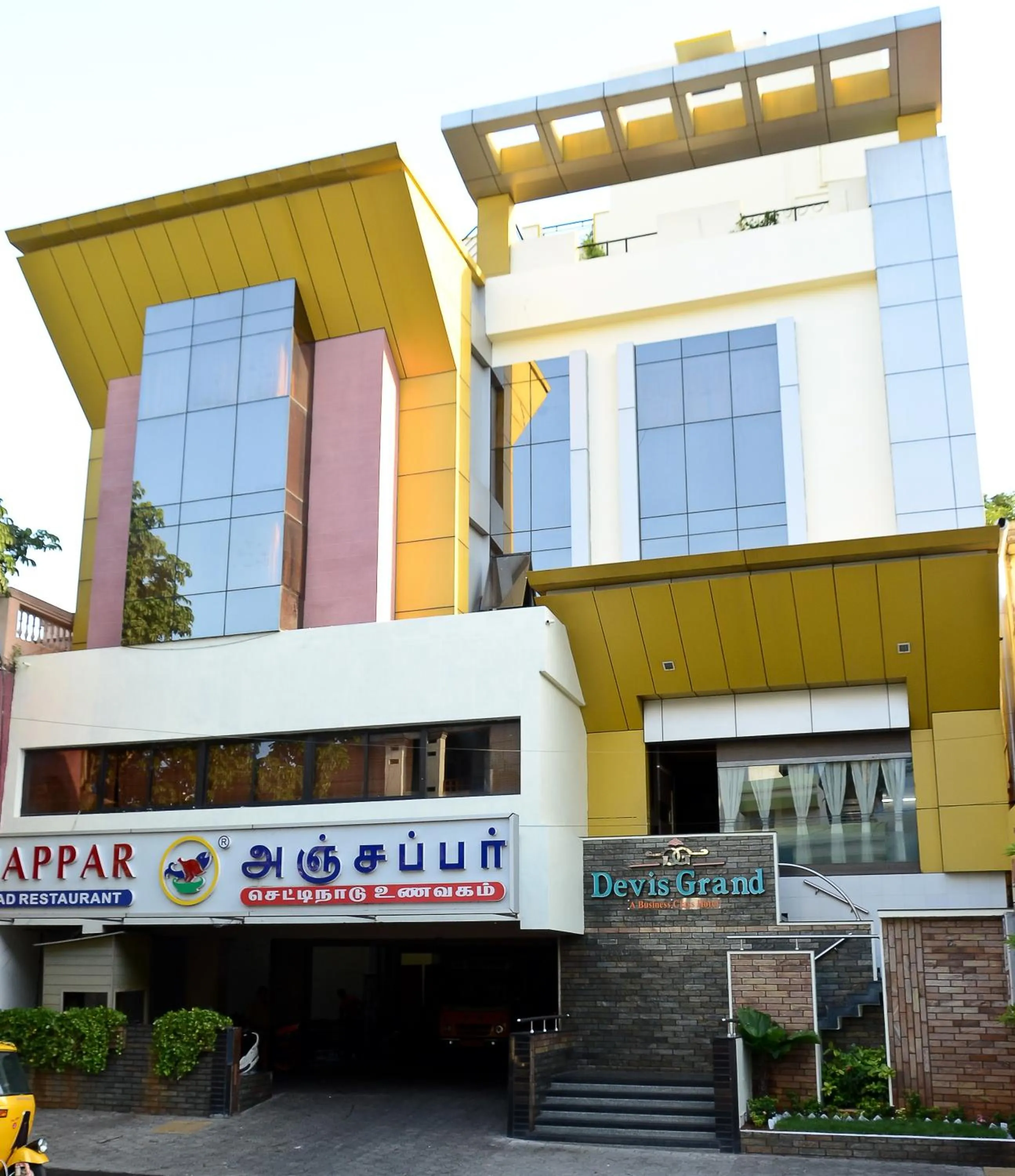 Facade/entrance in Devis Grand