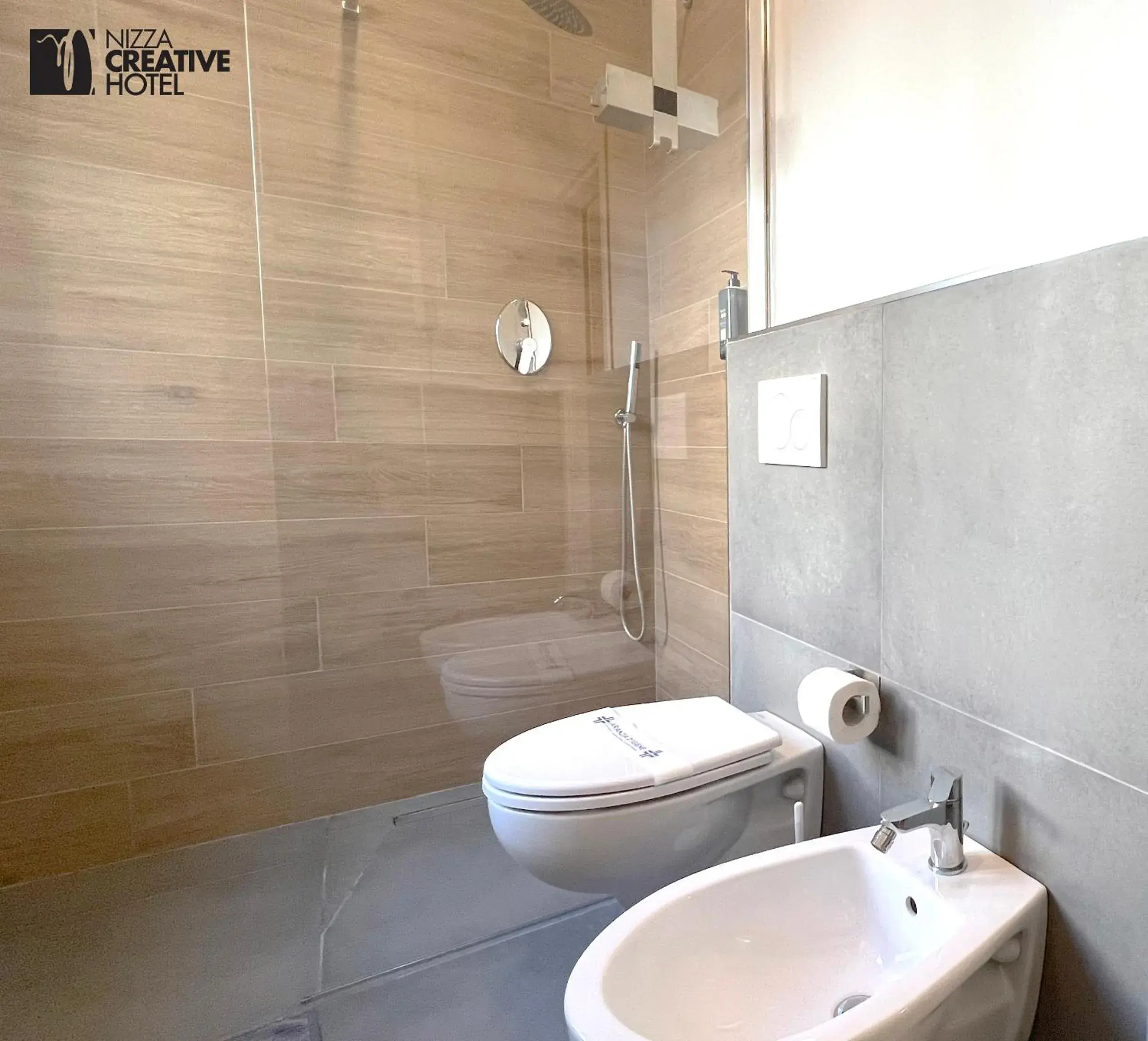 Junior Suite with Balcony and Jacuzzi in Hotel Nizza Creative Hotel Junior Suite with Balcony and Jacuzzi in Hotel Nizza Creative Hotel