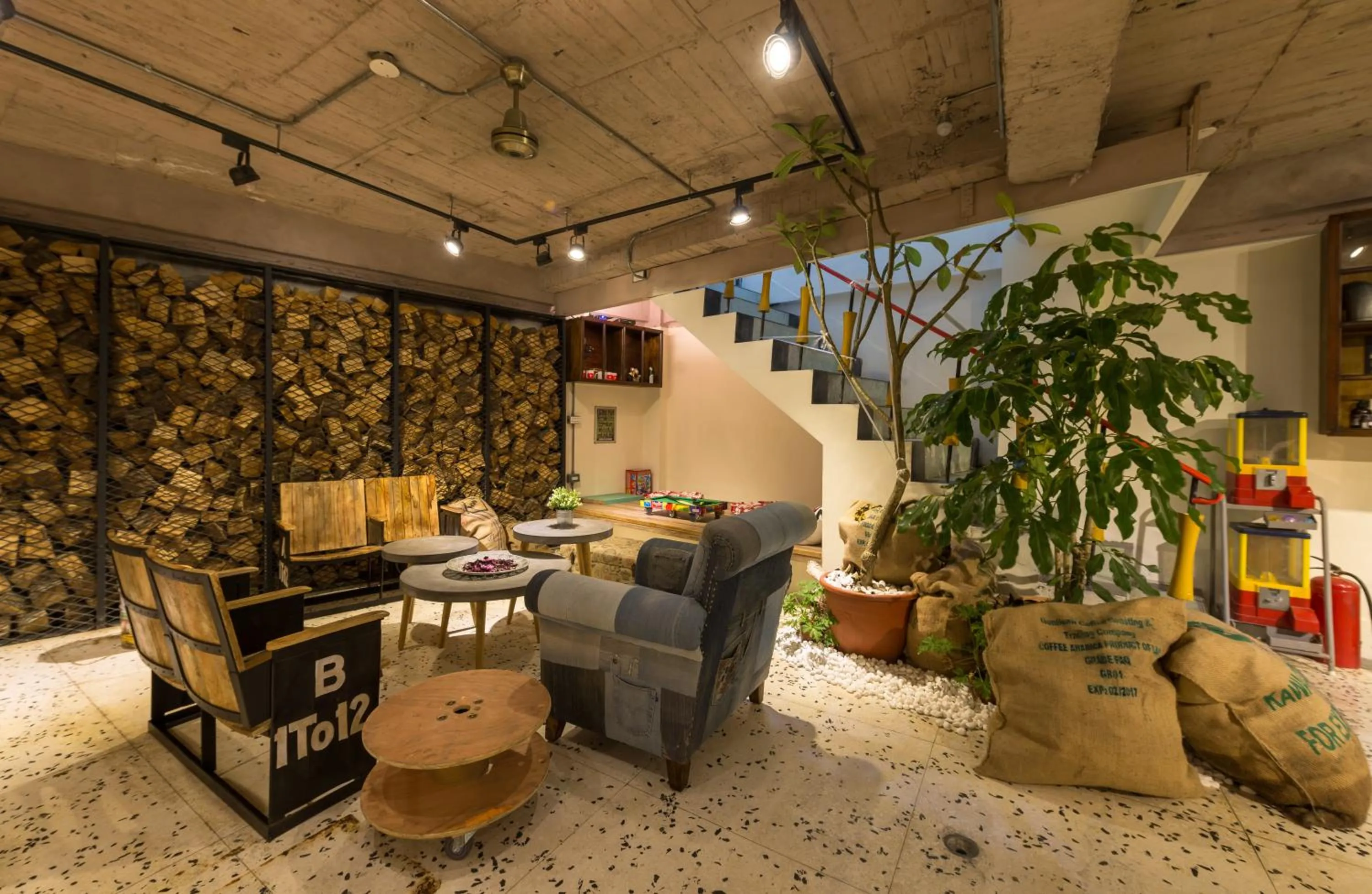 Communal lounge/ TV room in Beimen WOW Poshtel